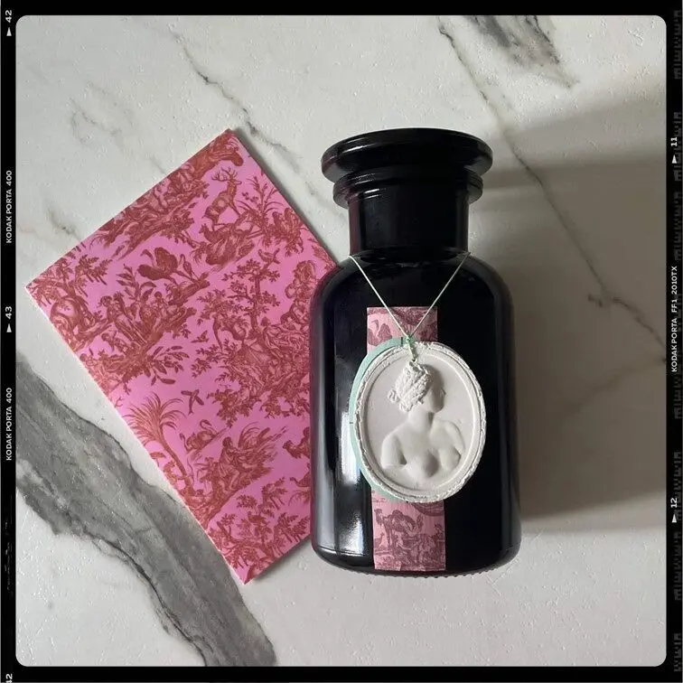 Apothecary Scented Candle | Smoked Wood | Toile de Jouy | 250g