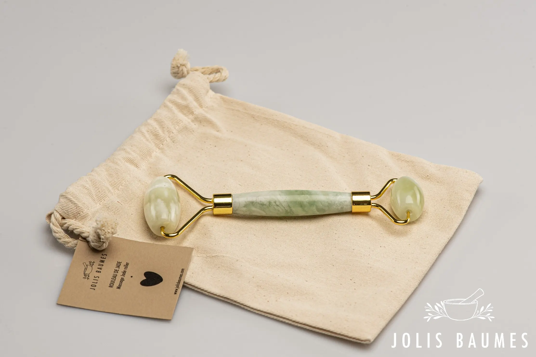 Jade facial roller – Gua Sha ritual for balance and freshness