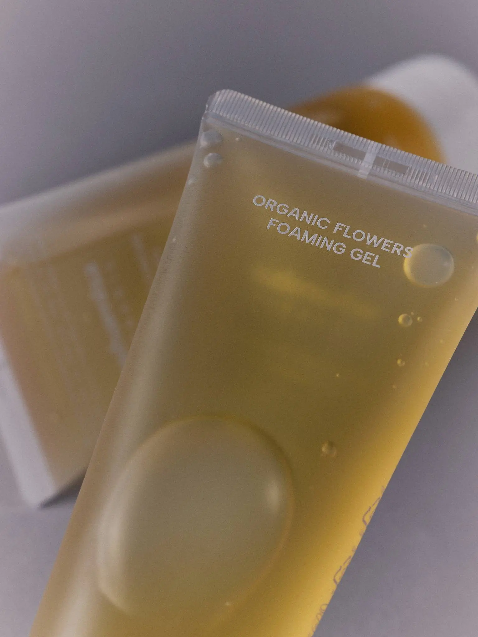 Gel limpiador espumoso con flores orgánicas fermentadas - Tamaño de salón