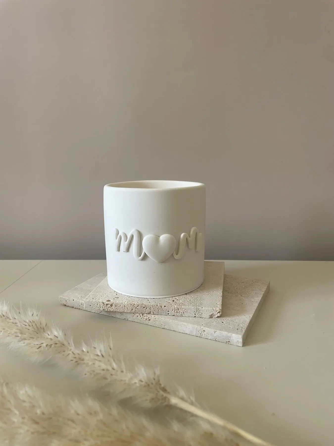 MOM scented candle