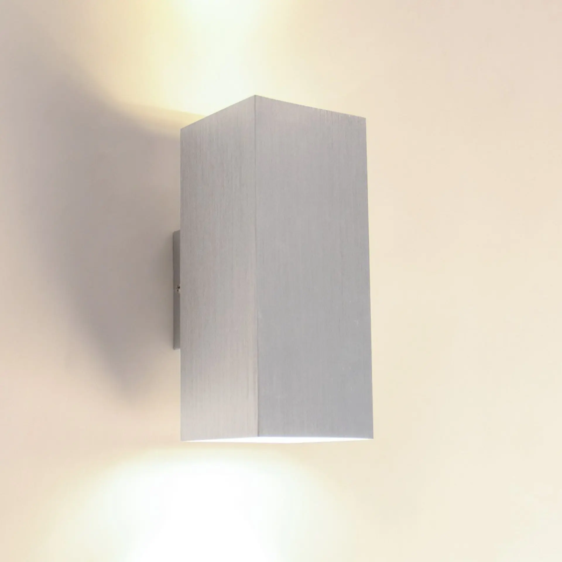s.LUCE Madras wall light Up & Down 2-flame brushed aluminum