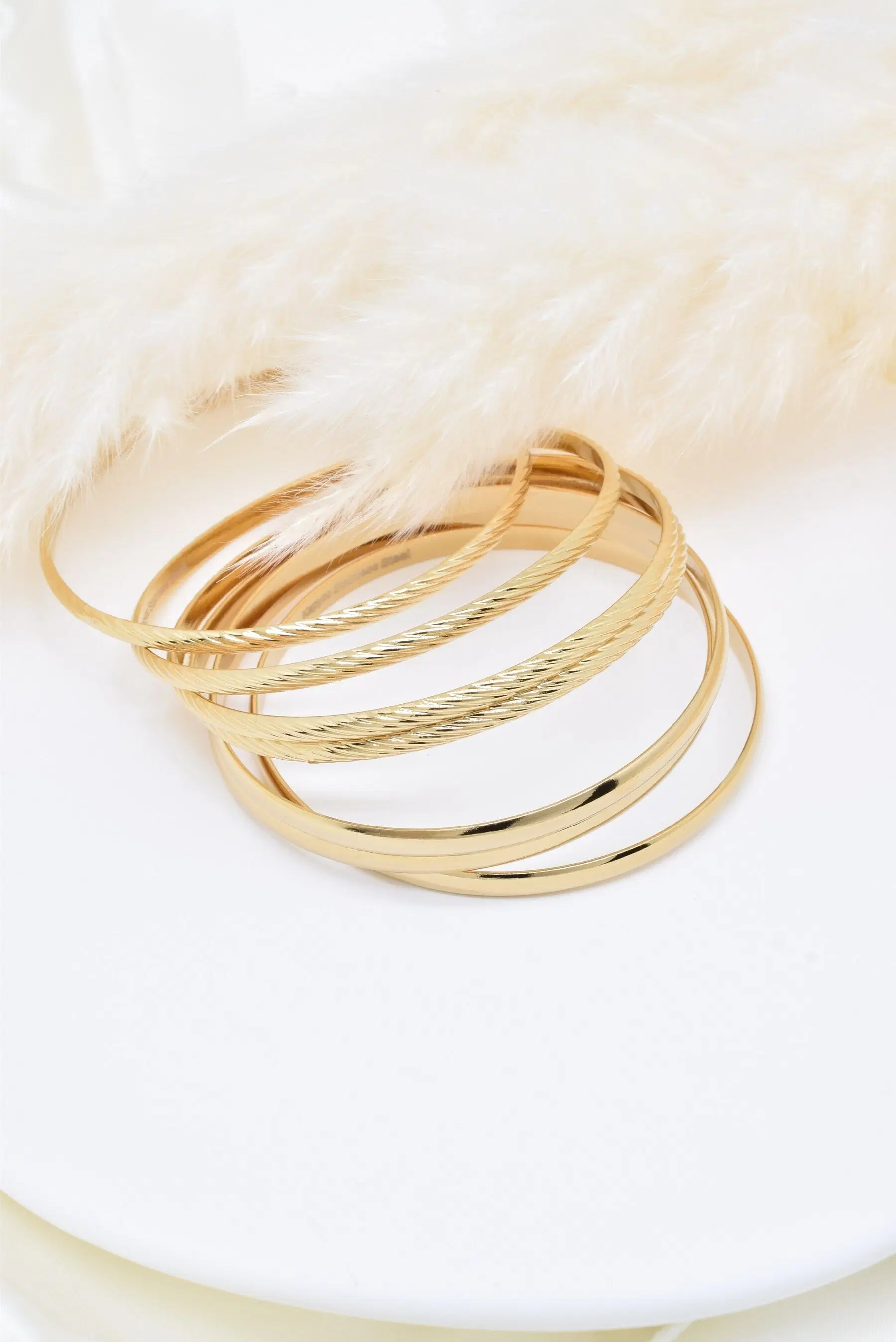 Bracelet jonc en acier doré avec 7 anneaux - BR110264OR