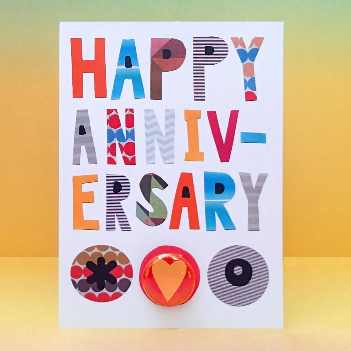 Carte de voeux de joyeux anniversaire de texte de collage avec badge