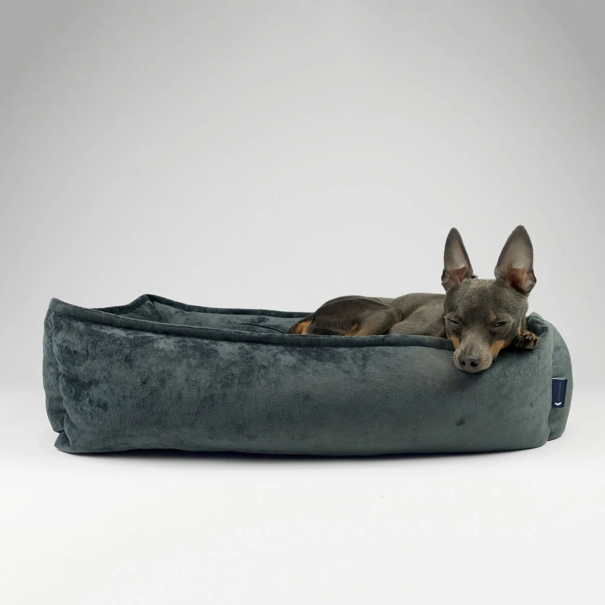 Hillfoot & Paws Handmade Dog Nest Bed - Velvet Black