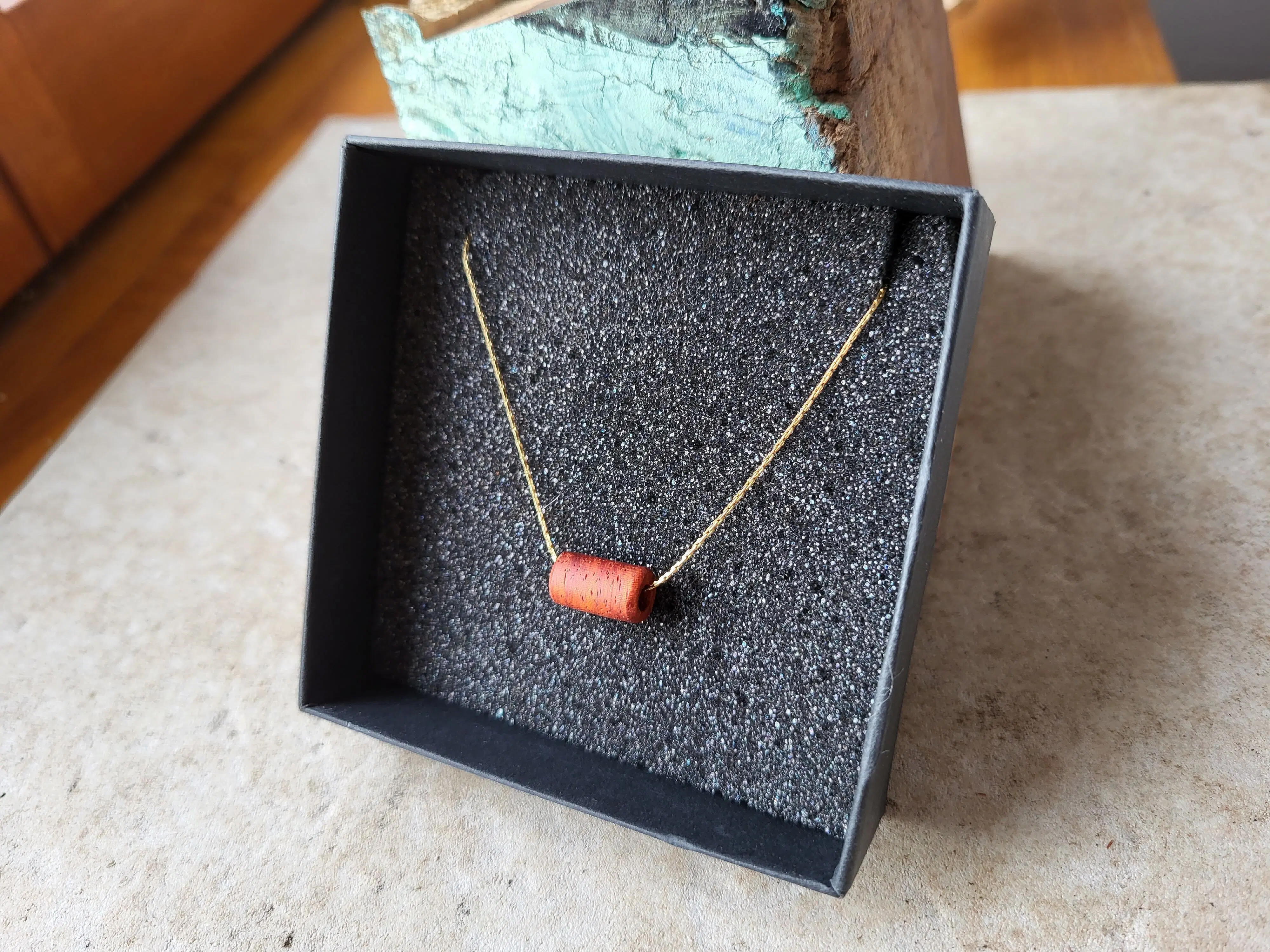 Colliers en bois et gold filled 14K