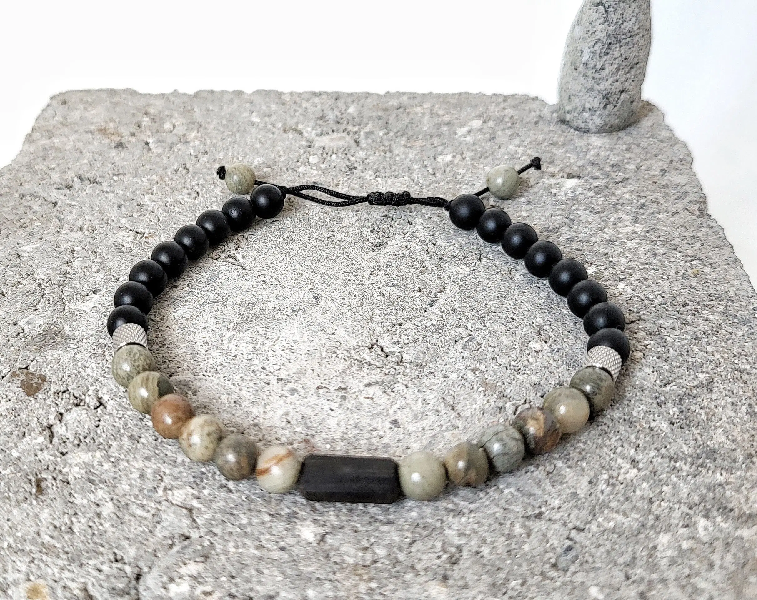 Bracelets hommes élégant waterproof et réglable en bois recyclé et perles naturelles