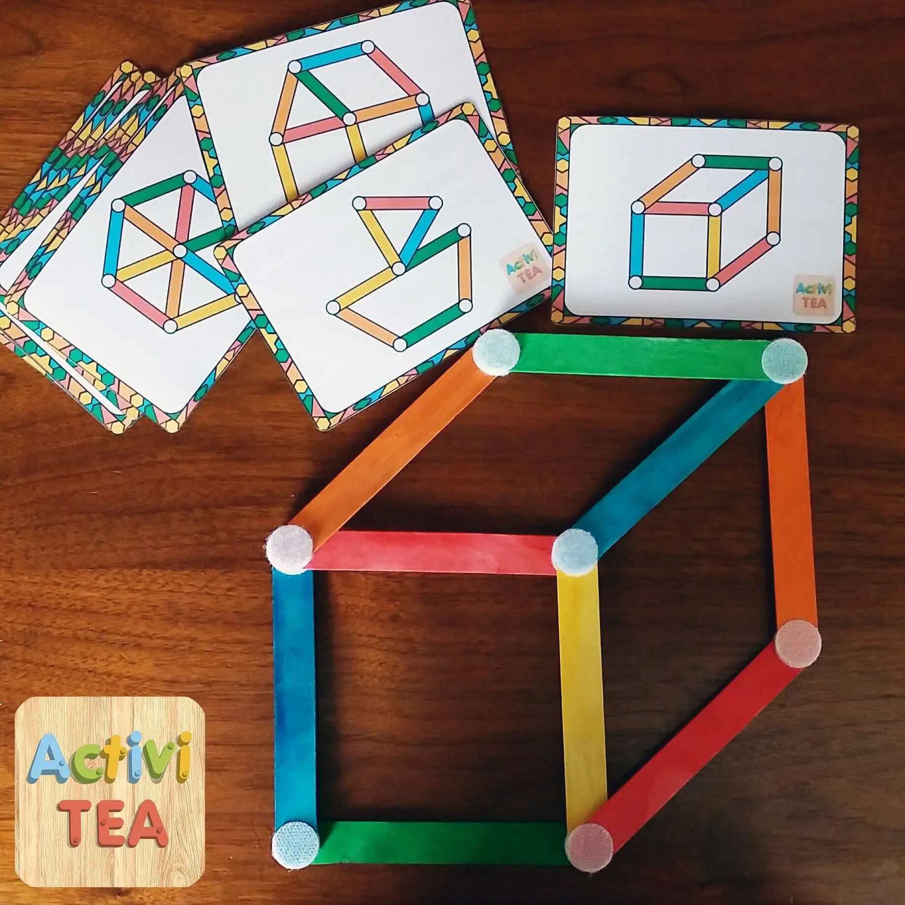 Colored stick game to create figures