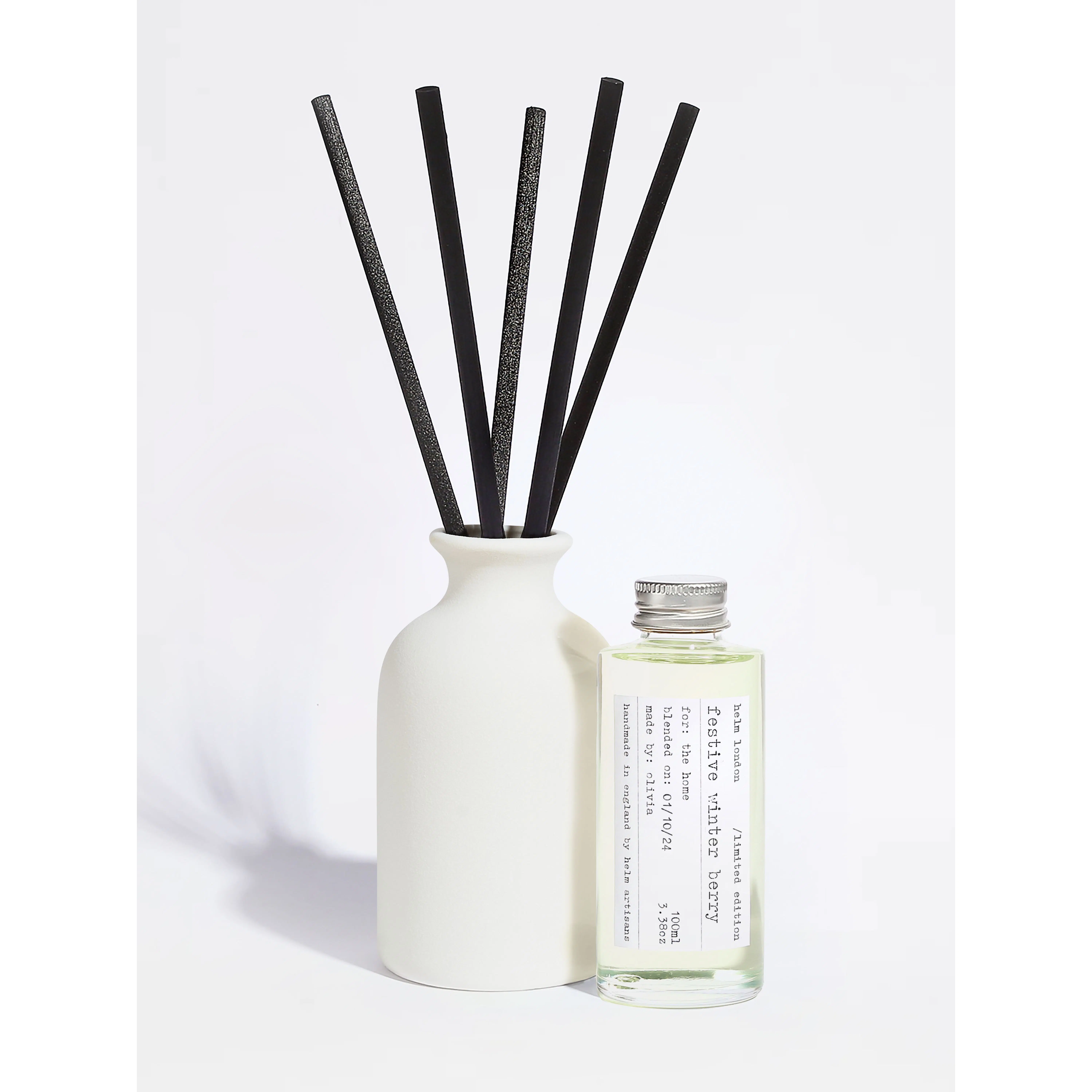 Festlicher Winterbeeren-Diffusor aus Keramik mit Rattanstäbchen - Limitierte Auflage