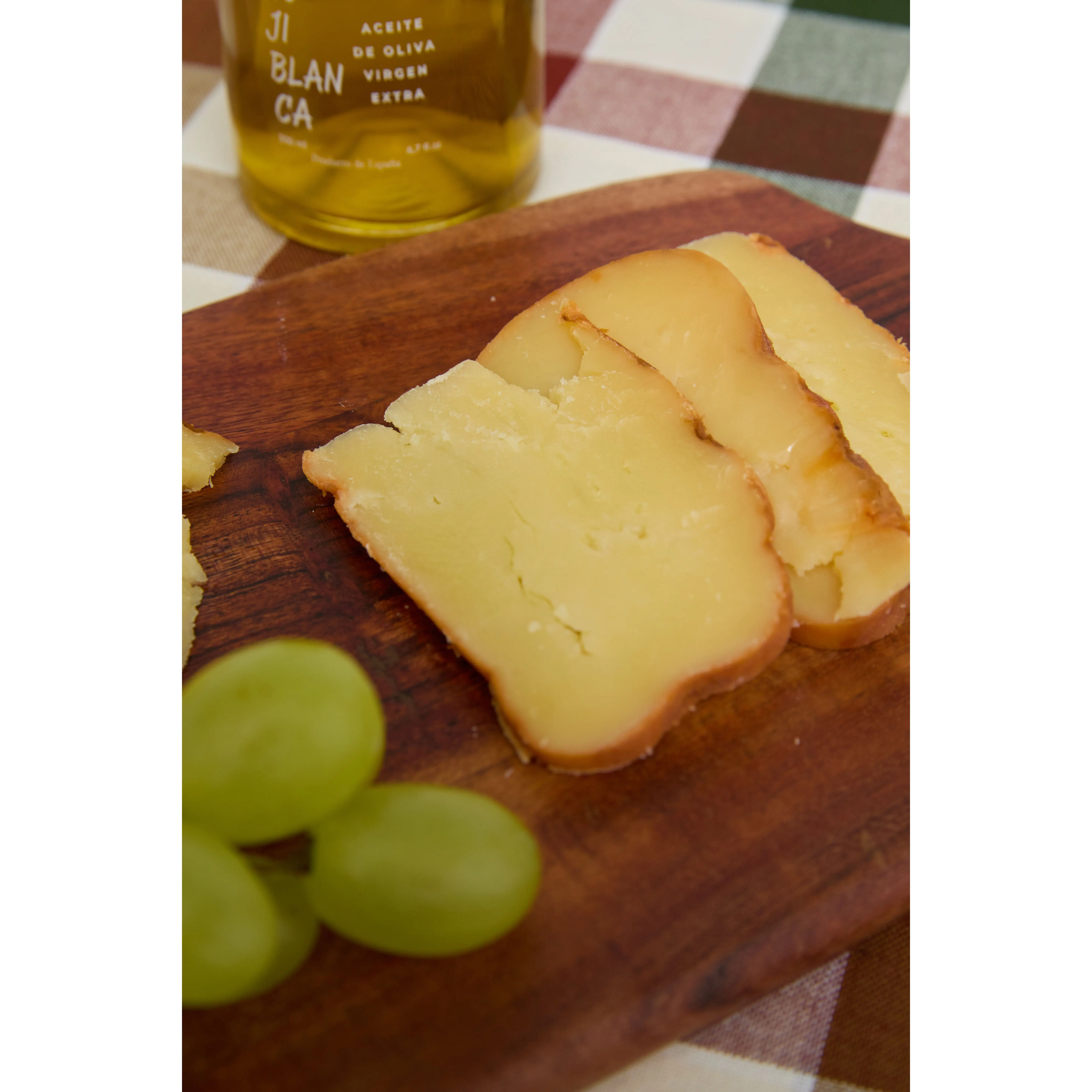 Gehärteter Kuhkäse mit Rohmilch