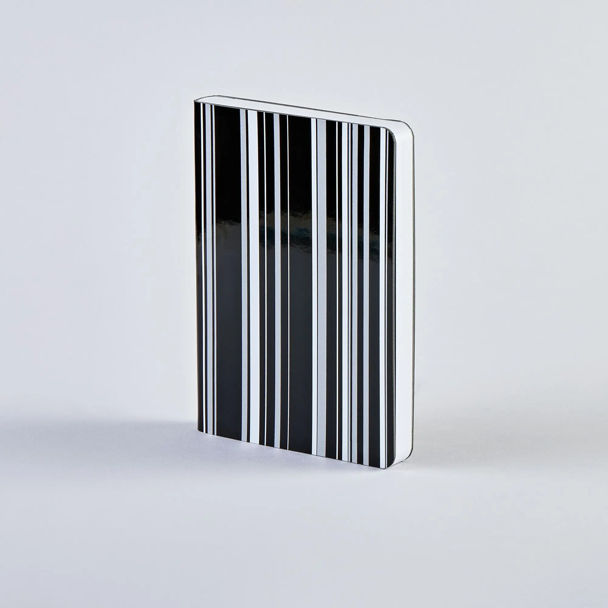 Glam Glam -Bébé Sucré S | nuuna notebook A6 | 2.5 mm dot grid | 176 numbered pages | 120 g premium paper | black synthetic leather | sustainably produced in Germany