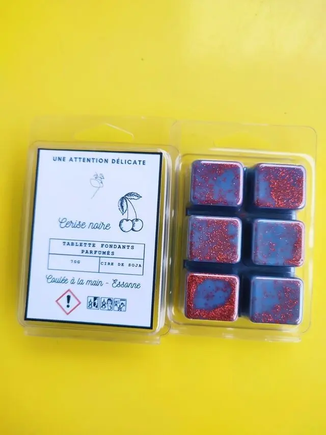 Black cherry scented fondant 70g