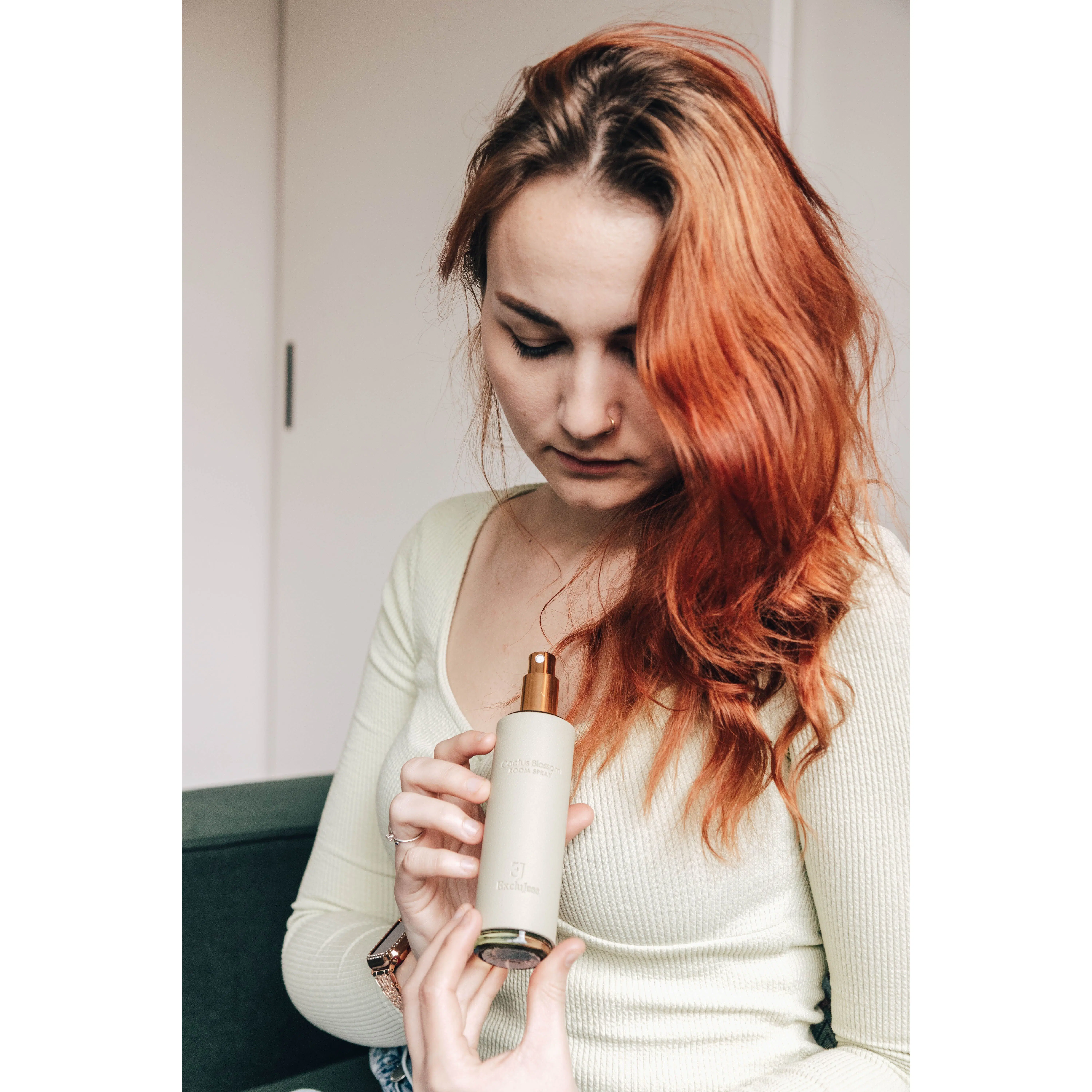 Ambientador en aerosol para cuero blanco con vainilla y coco - envase de lujo - rellenable - ExcluJess