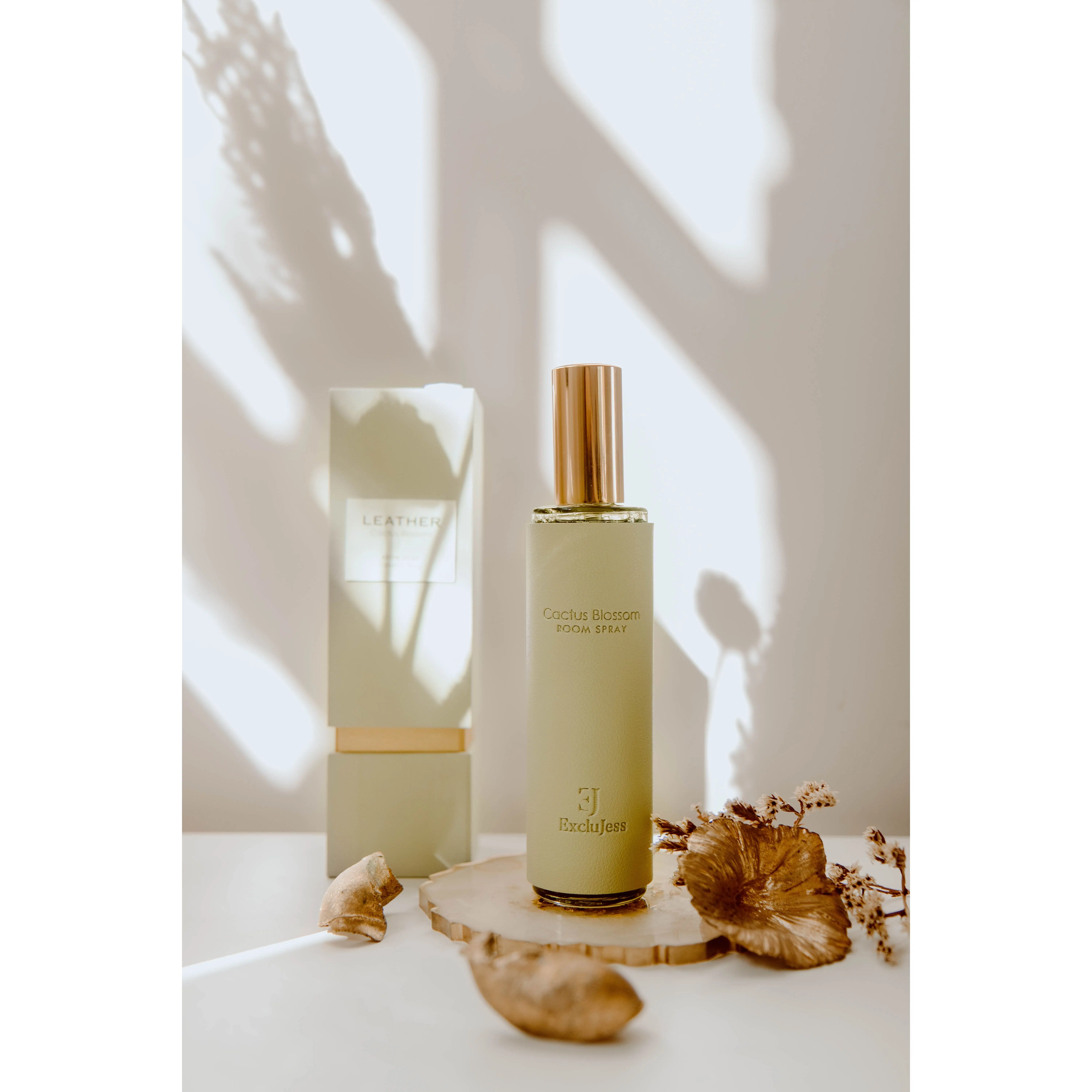 Spray para ambientes de cuero verde cactus en blossom - paquete de lujo - rellenable - ExcluJess
