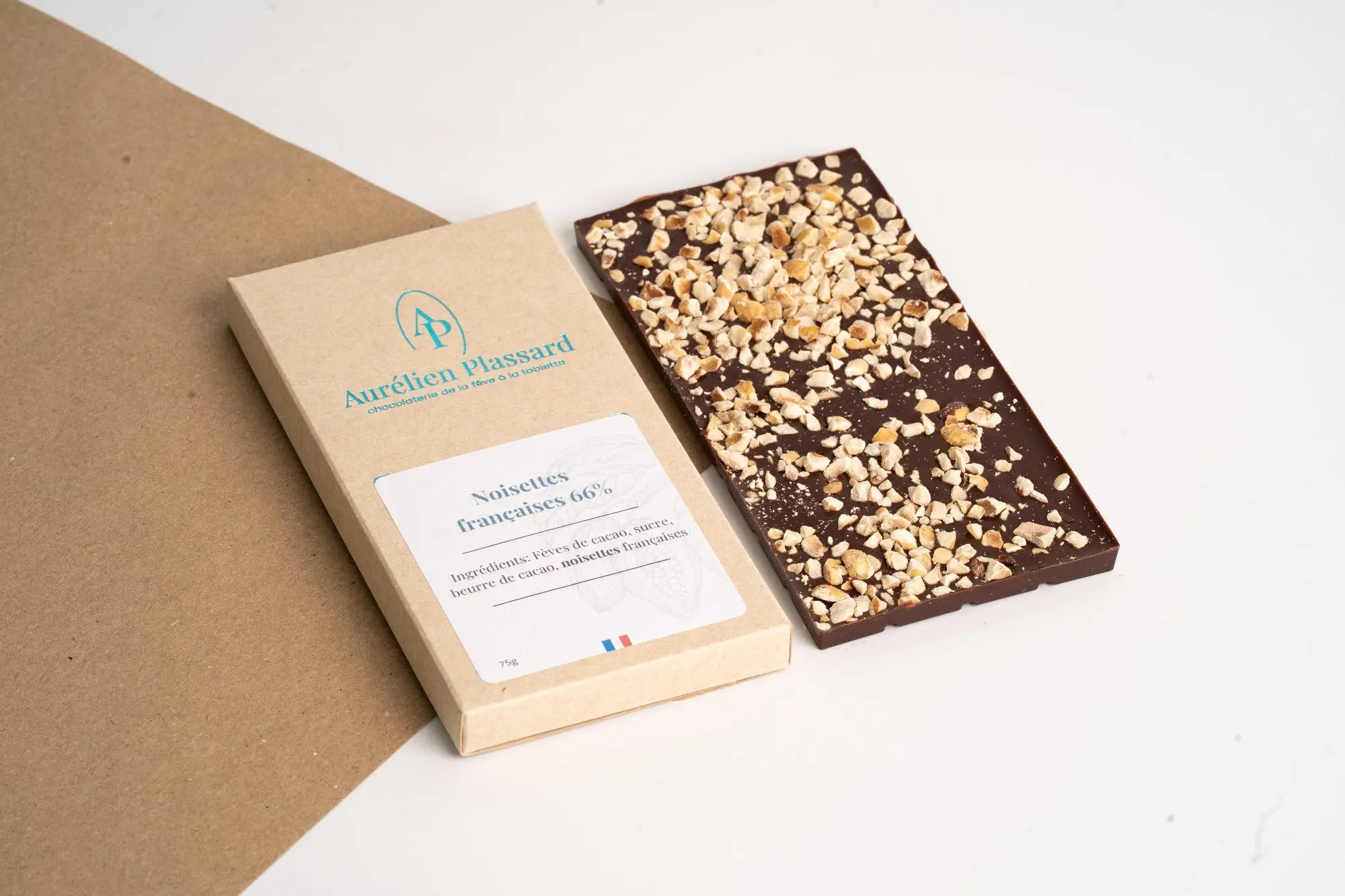 Tablette chocolat noir 66% de cacao et noisettes Françaises