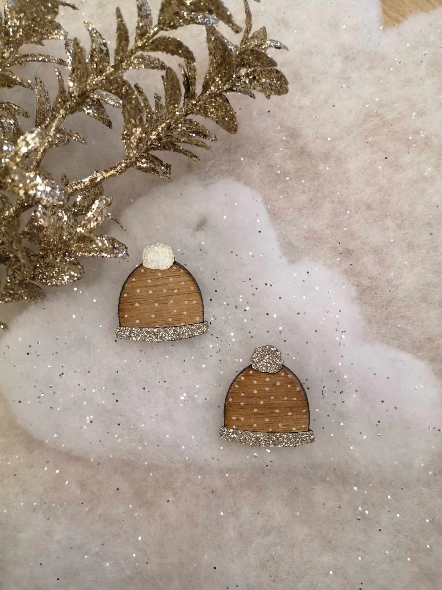 Bonnet Brooch