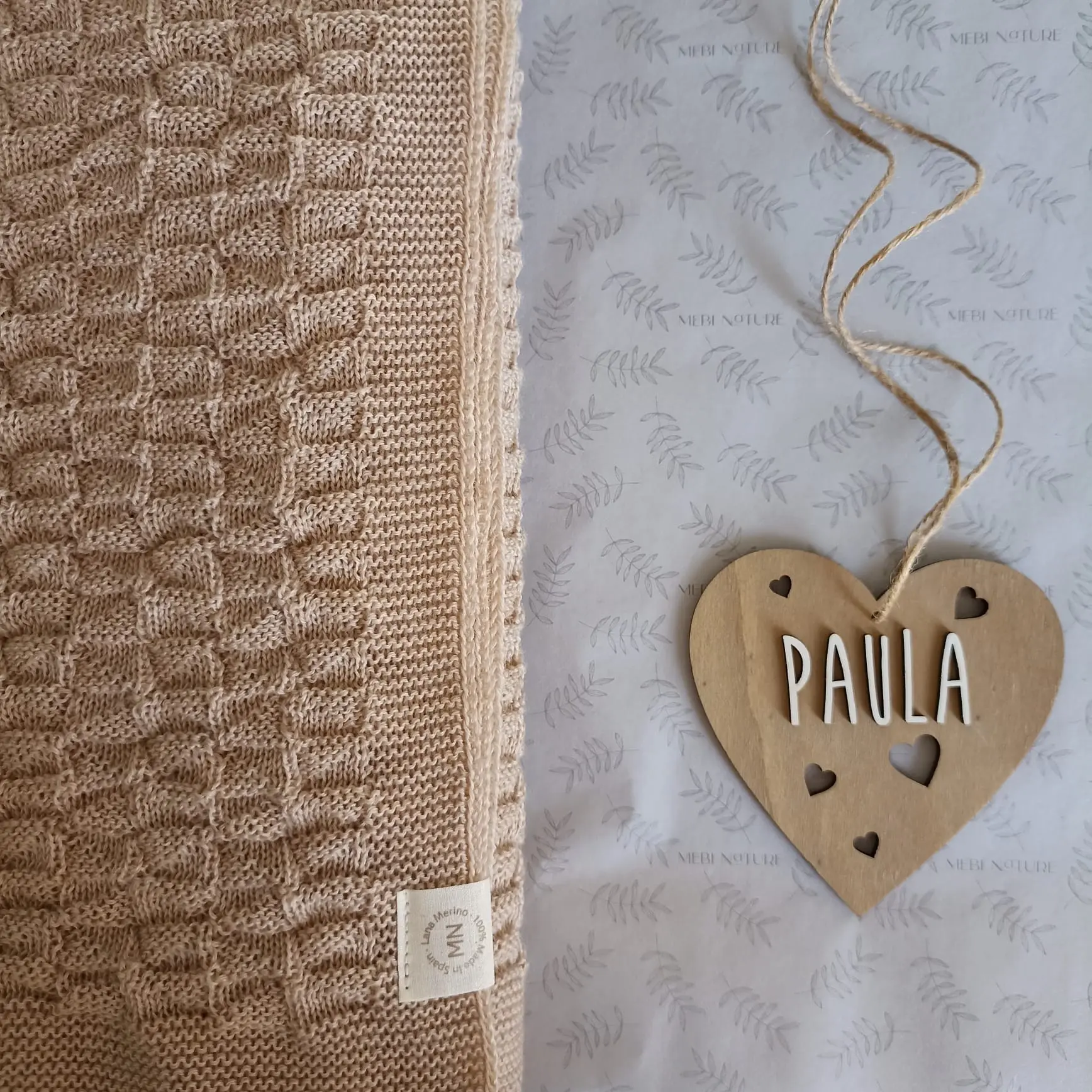 COPERTA BAMBINO IN PIETRA “NATURE” – LANA MERINO con dettaglio personalizzato