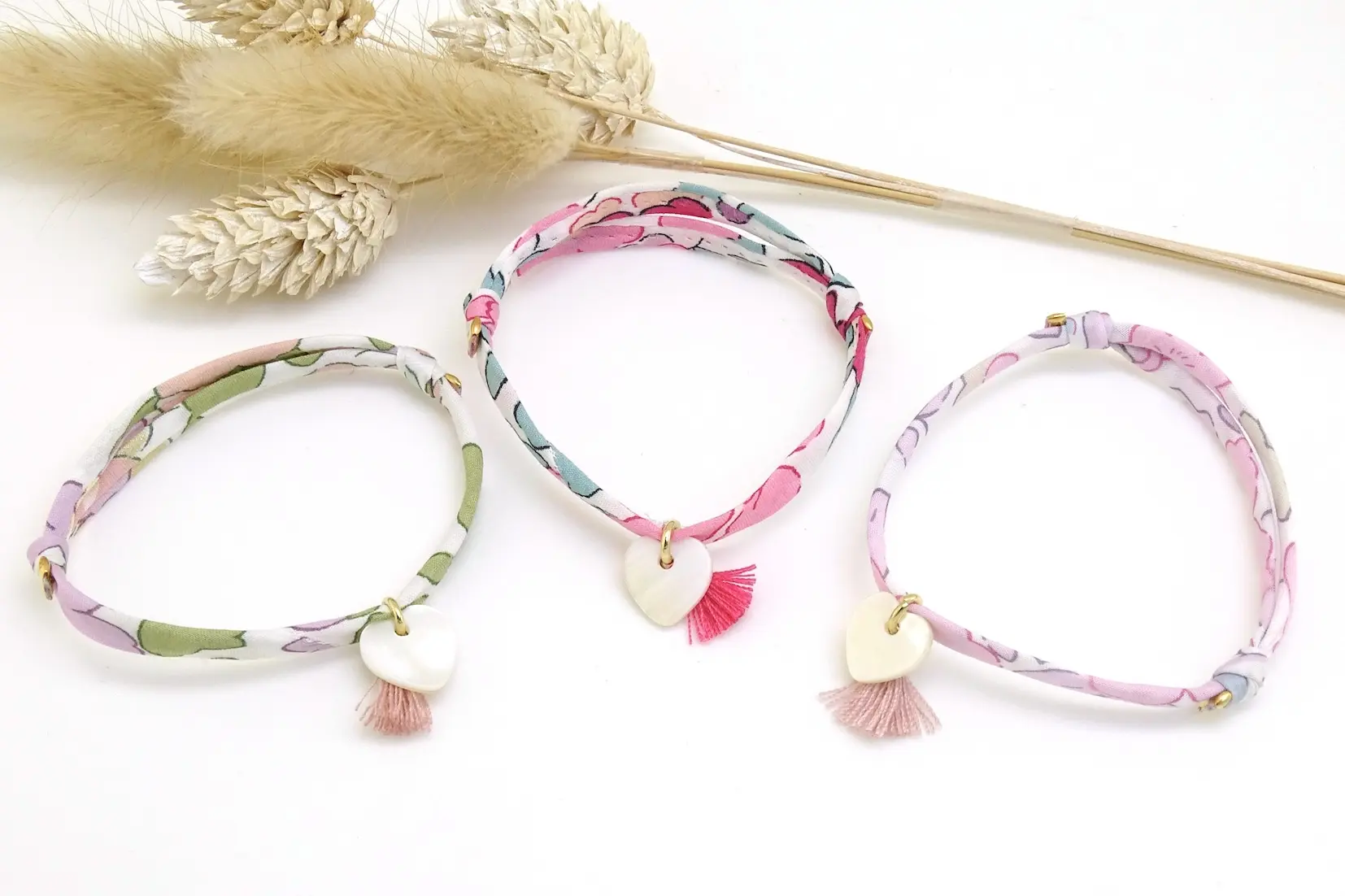 Mother-of-pearl heart bracelet