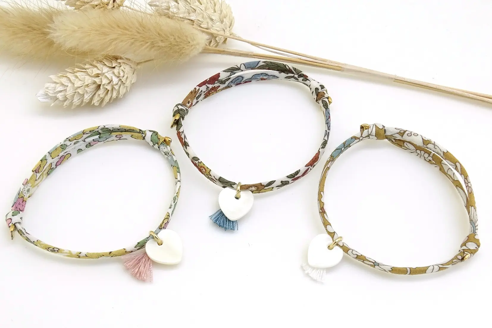 Mother-of-pearl heart bracelet