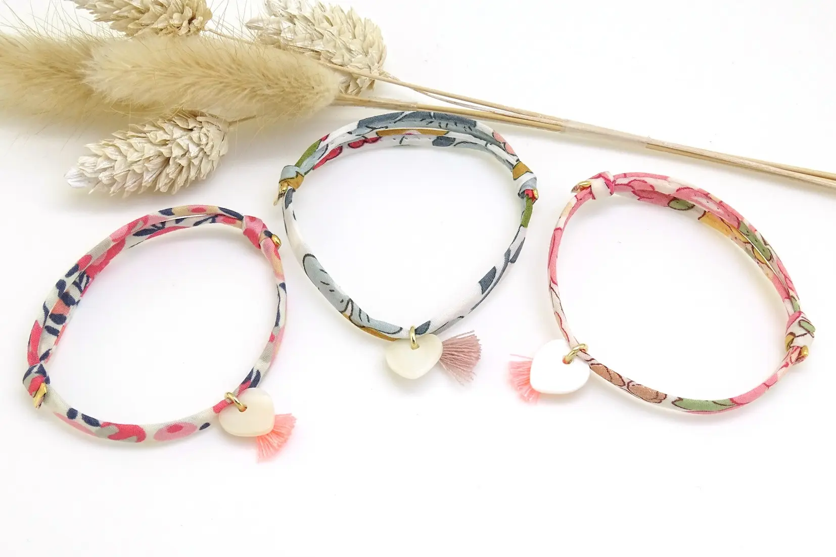 Mother-of-pearl heart bracelet