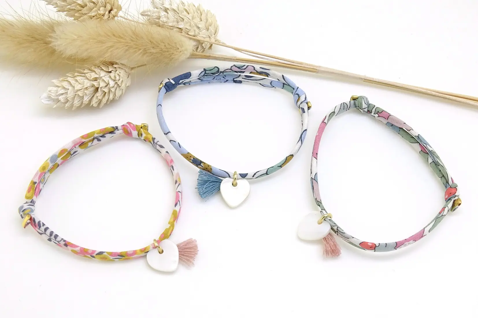 Mother-of-pearl heart bracelet