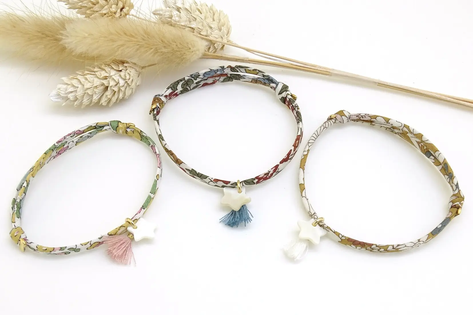 Mother-of-pearl star bracelet