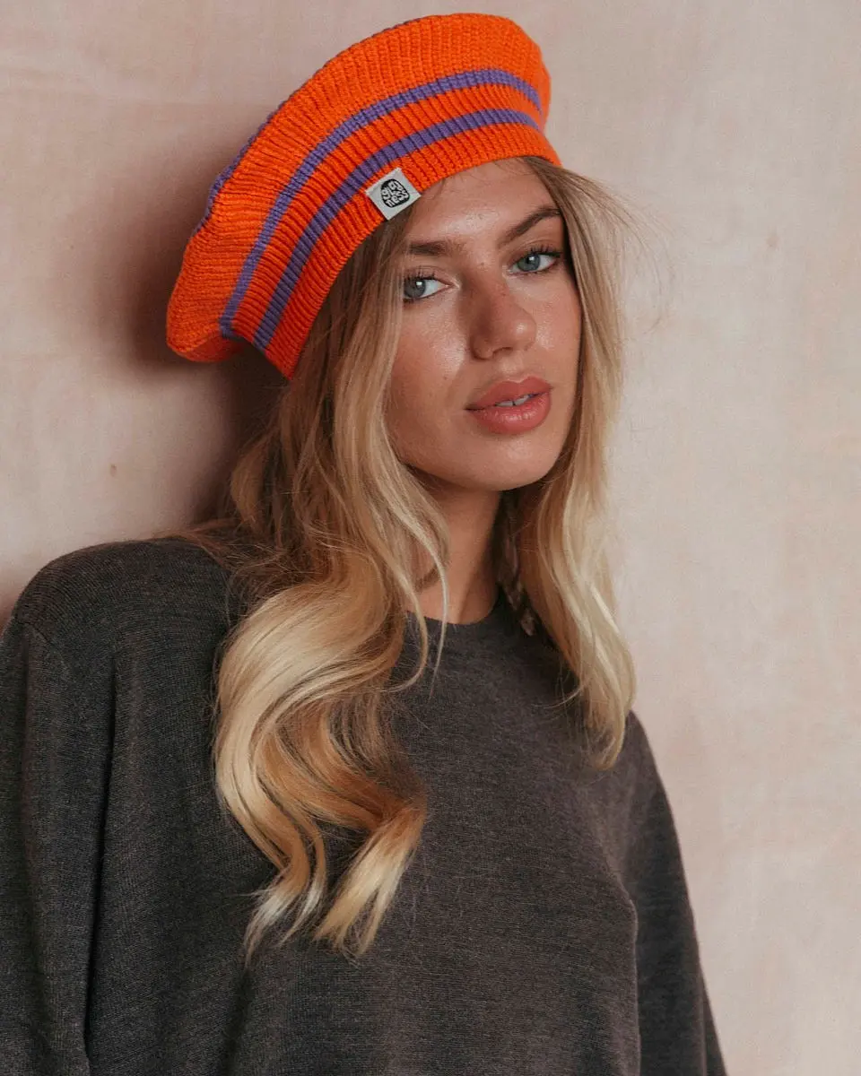 Béret Clemmie tricoté à rayures orange et violet en matière recyclée