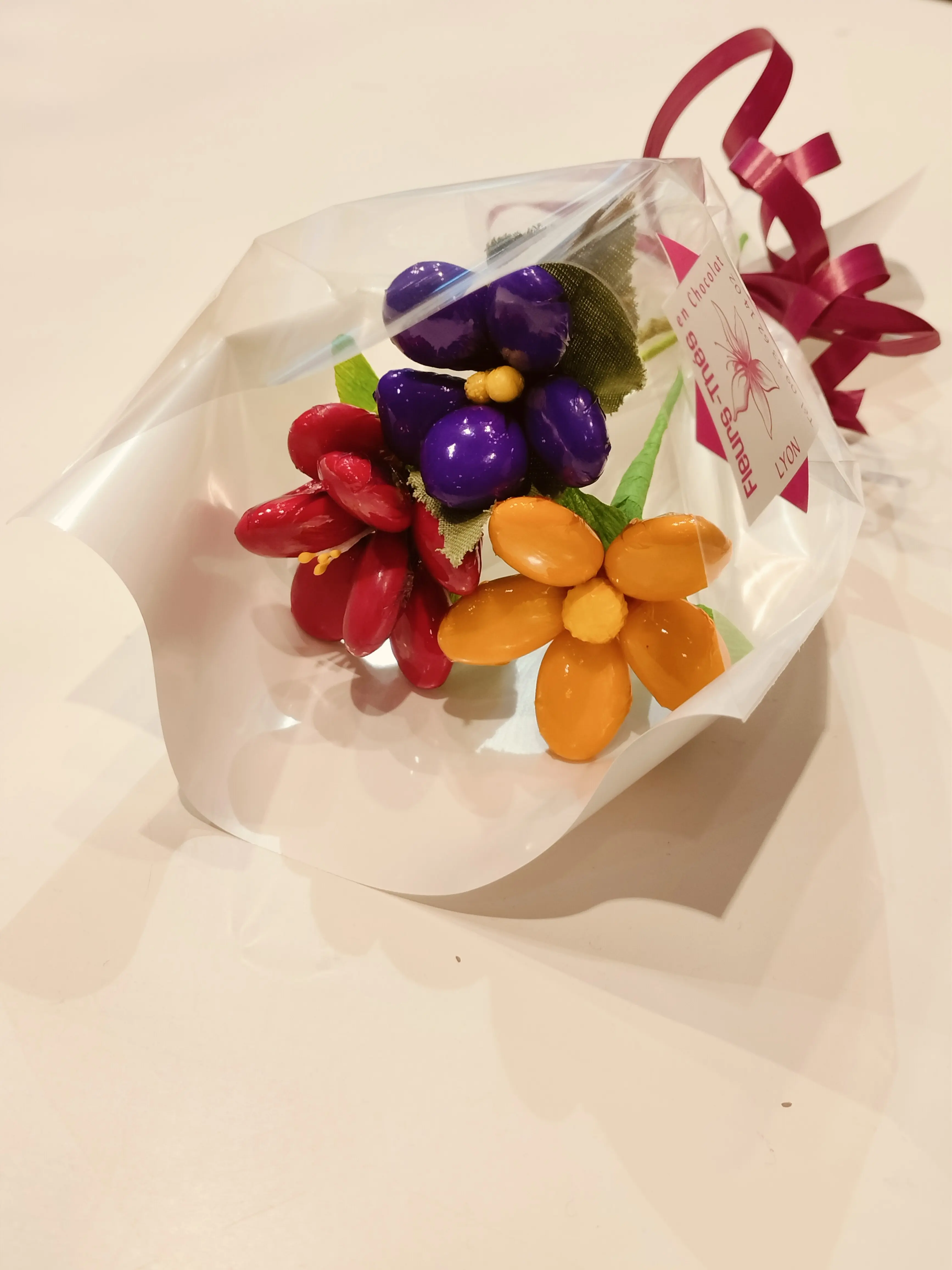 Mini bouquet freesia violet daisy chocolate dragees