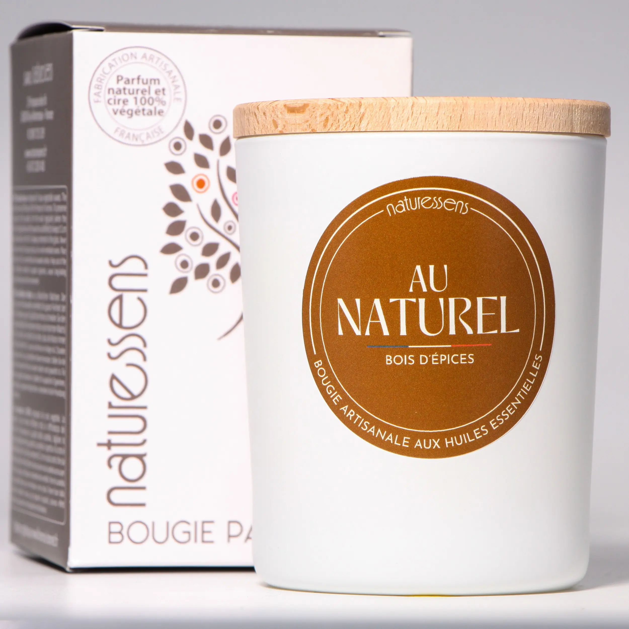 Duftkerze aus pflanzlichem Wachs, Gewürzholz, 165 g – Kollektion „Natur“.