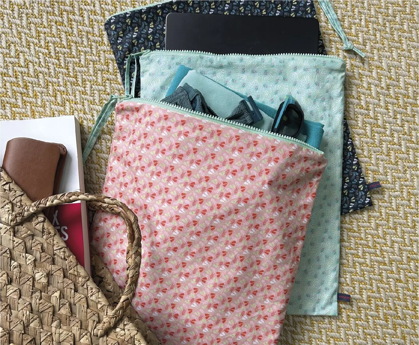 IZI Waterproof Pouch - Size XL