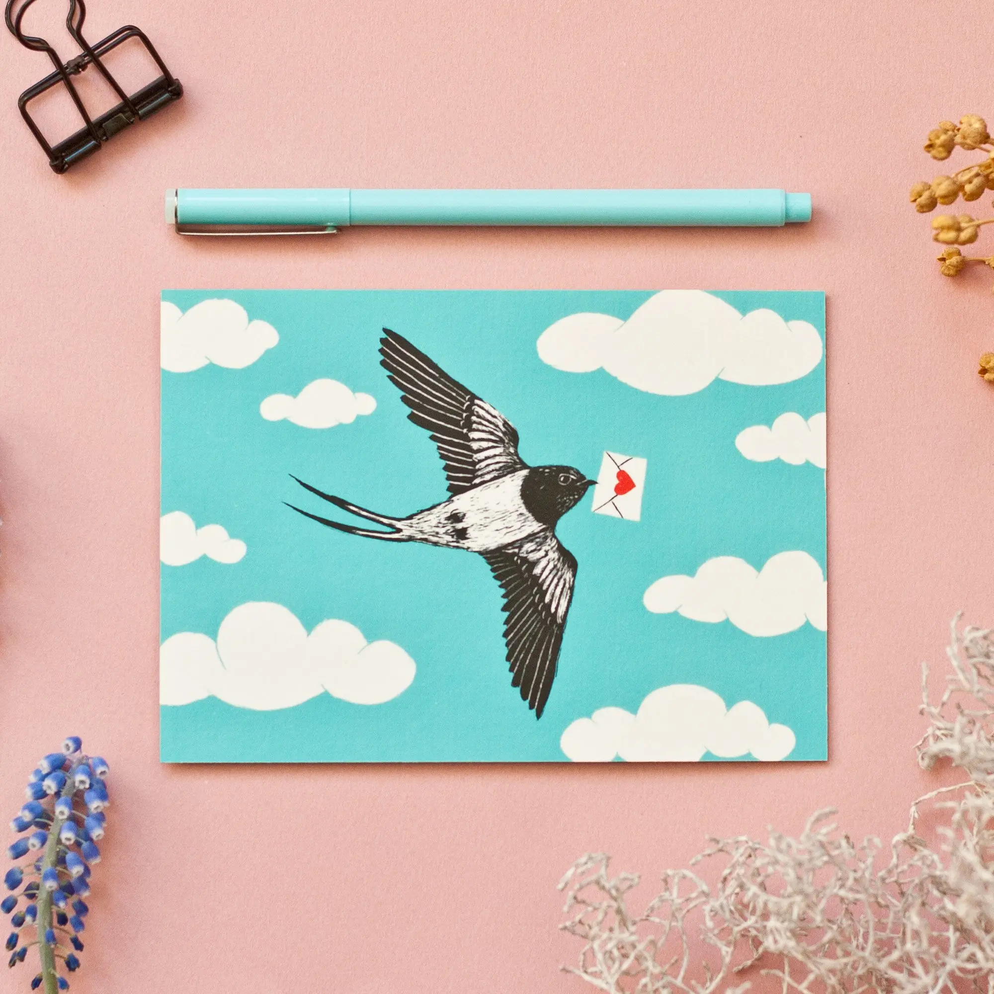 Carte postale Hirondelle avec lettre d'amour - Format A6