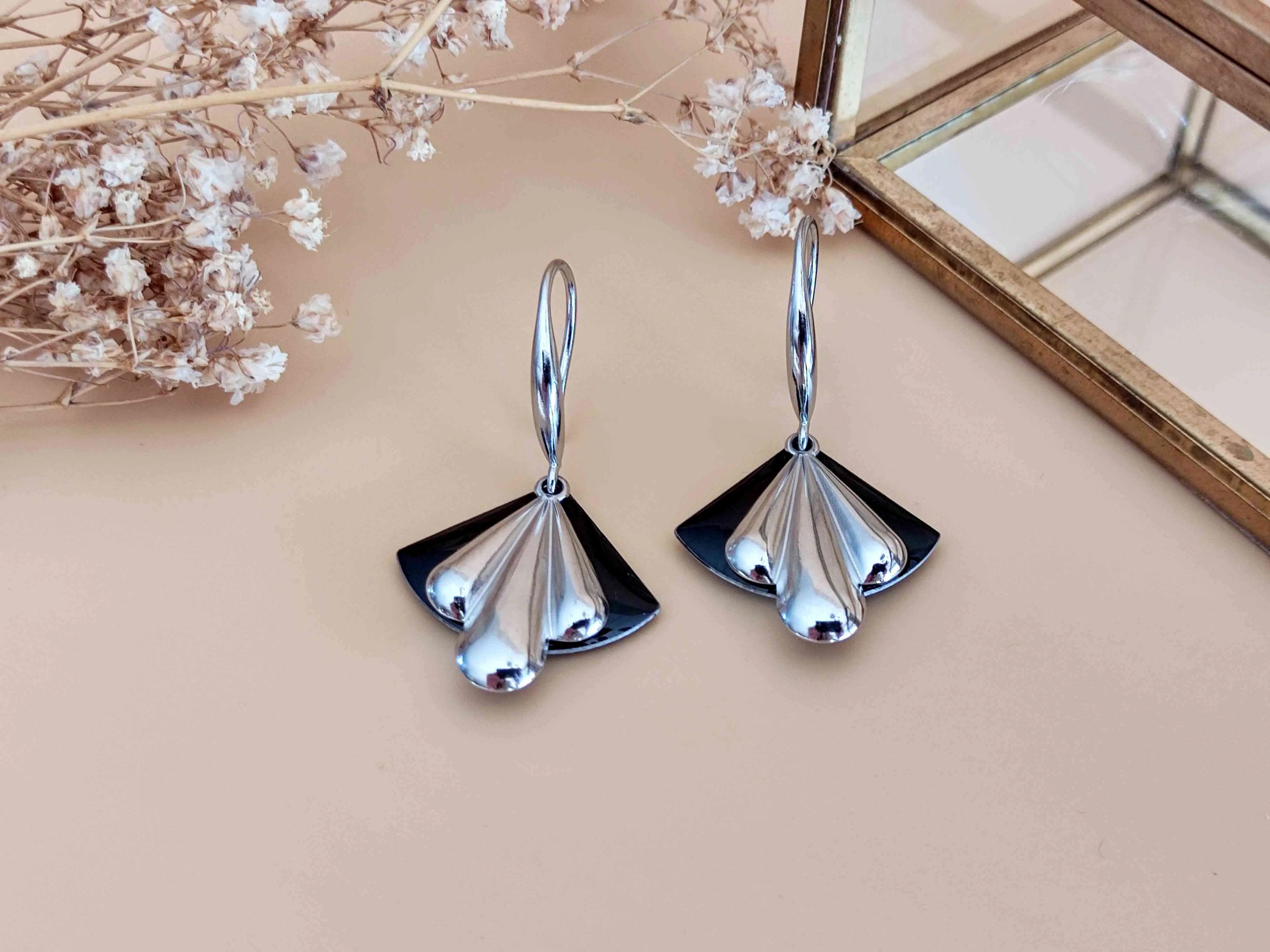 Retro chic fan earrings L'harmonieuse Black
