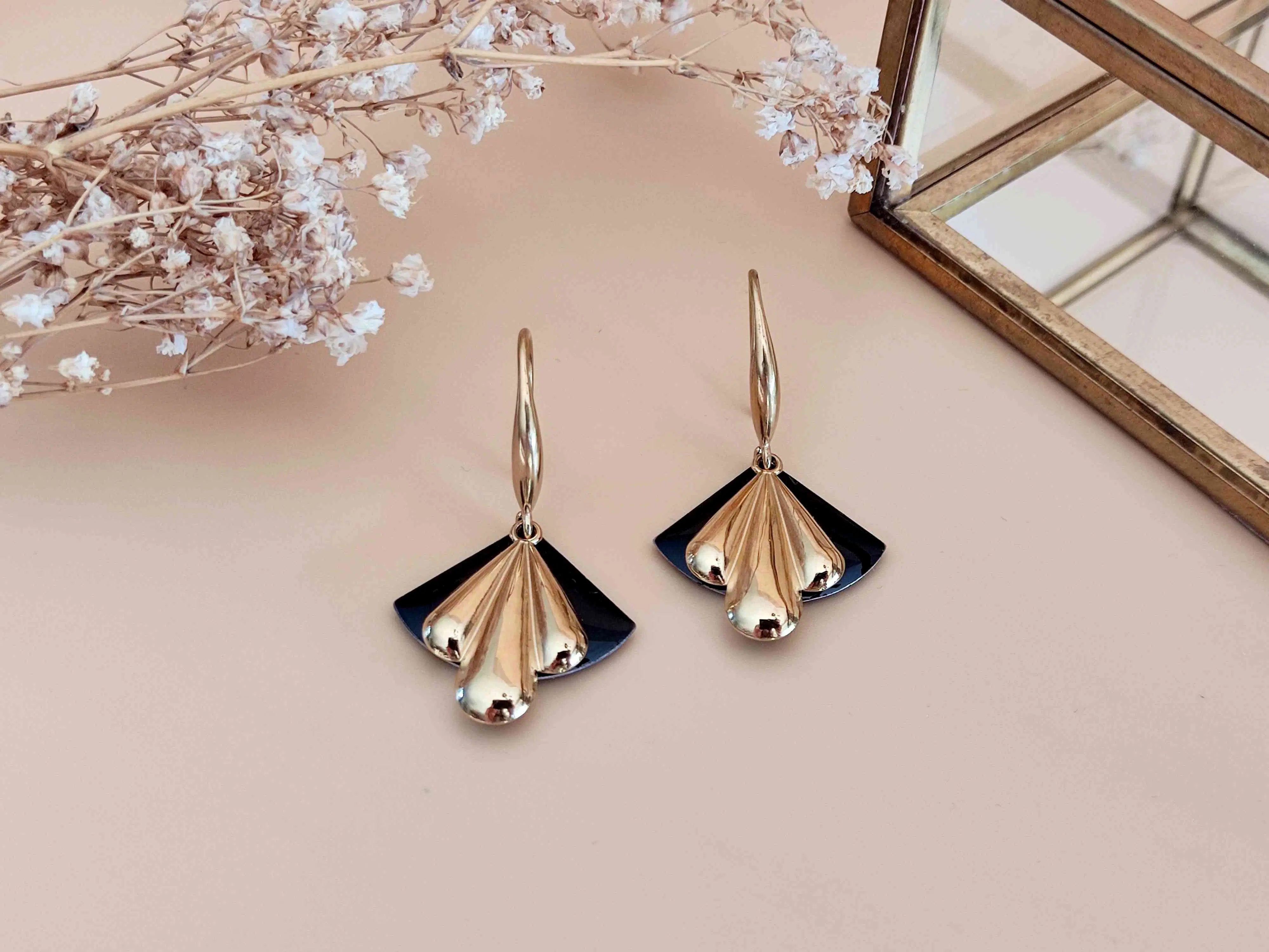 Retro chic fan earrings L'harmonieuse Black