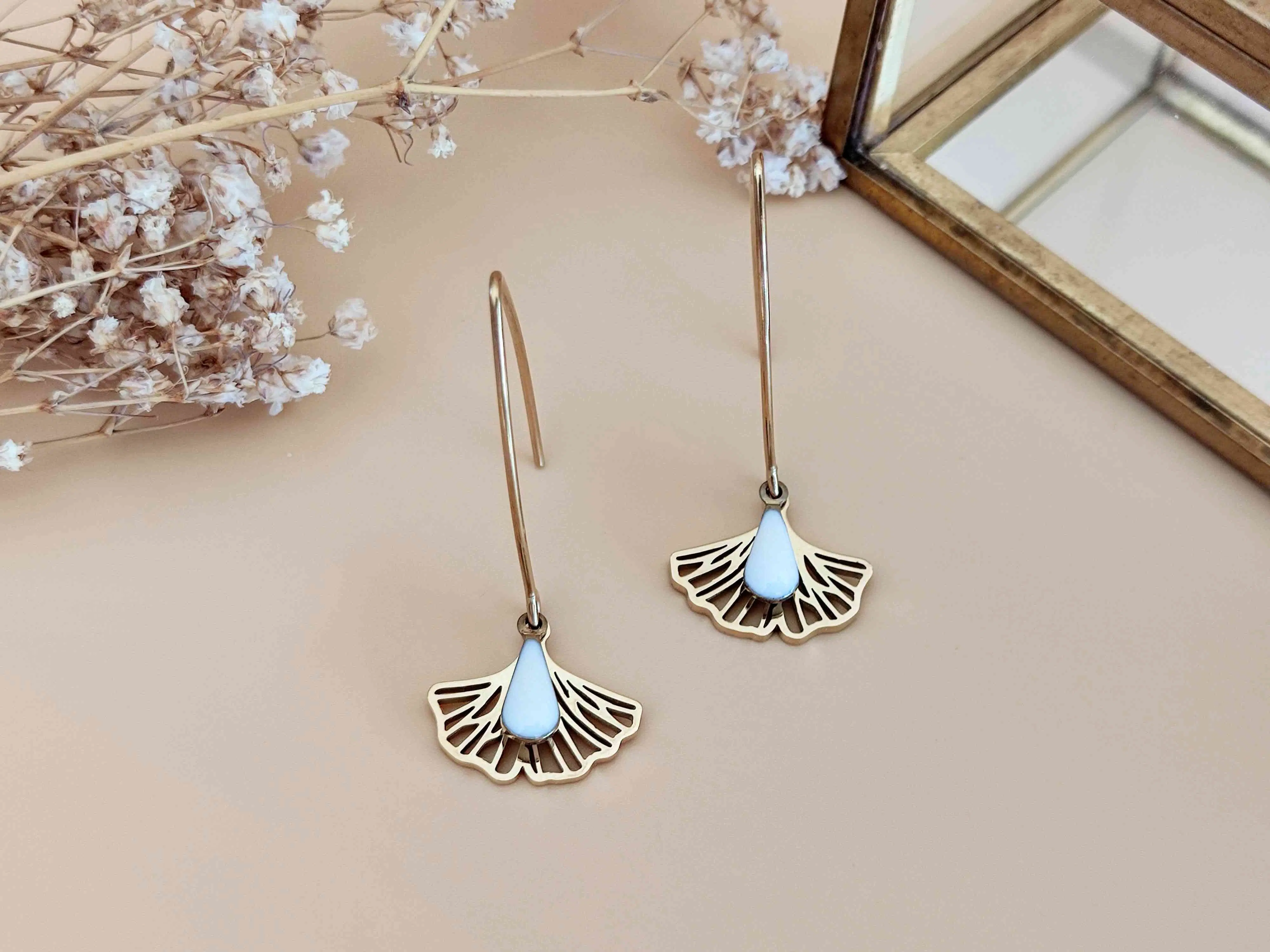 Ginkgo La Délicate white drop earrings