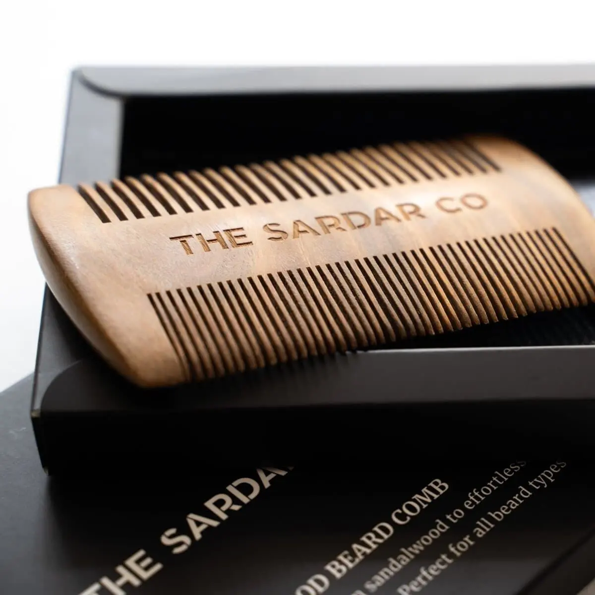 Pettine per barba in legno di sandalo