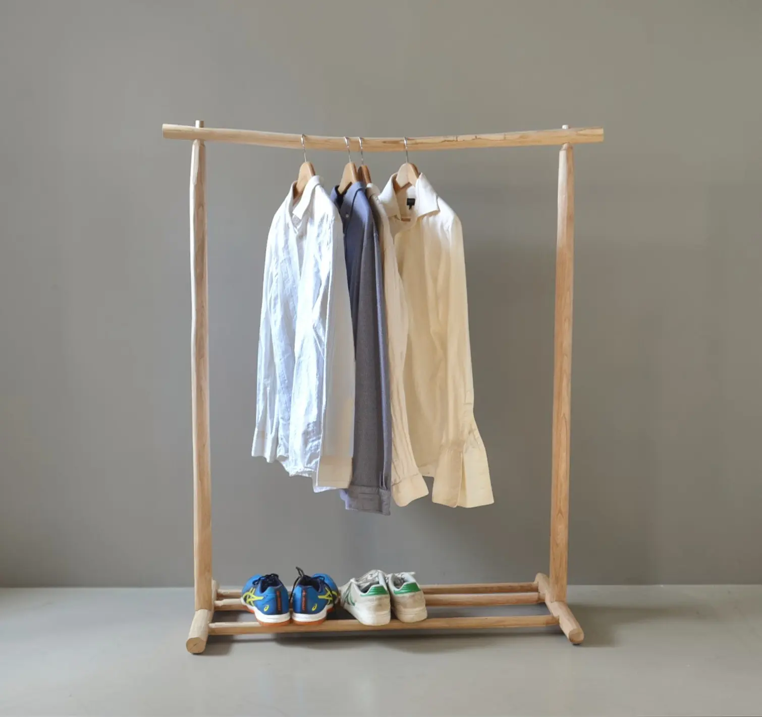 Portant vêtements bois brut avec étagère chaussures