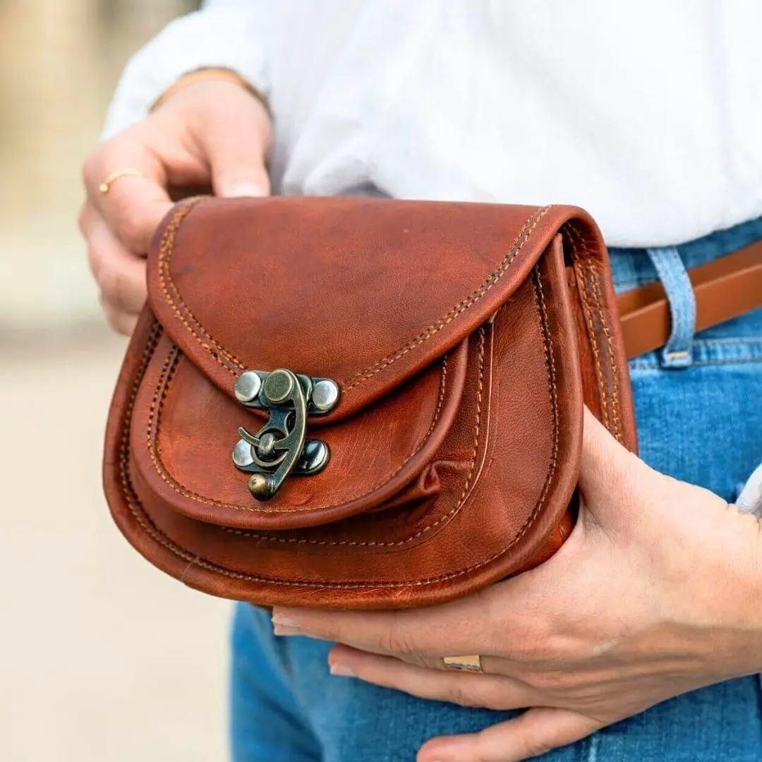 Sac ceinture en cuir naturel marron pour femme au style vintage - BELT ROUND
