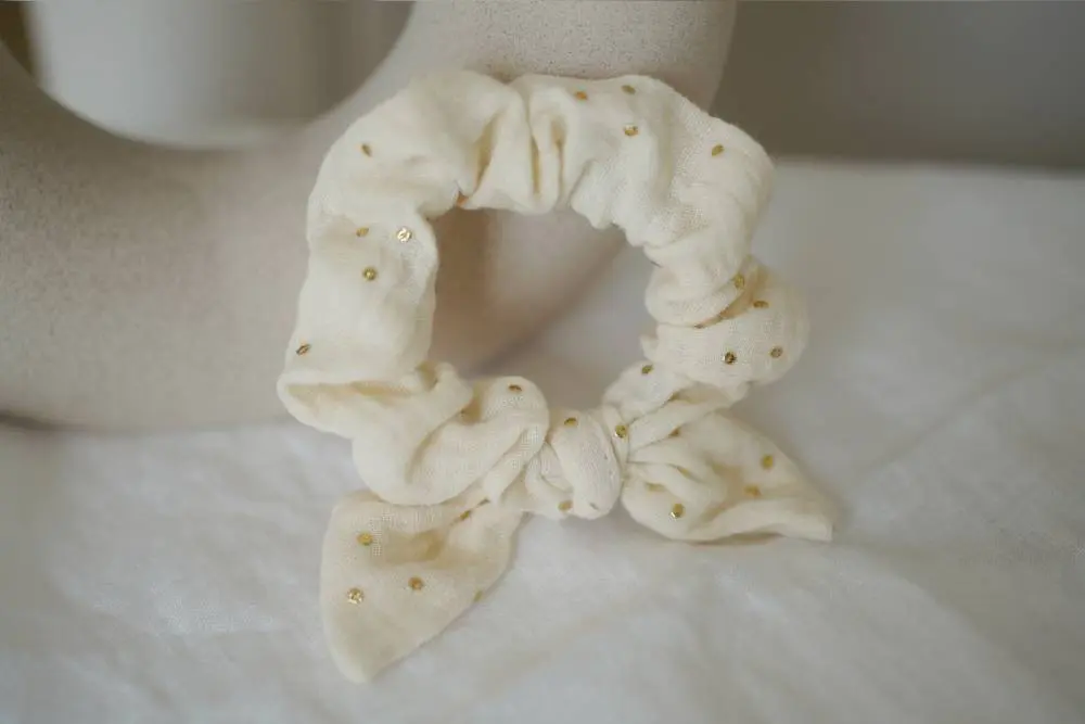 Lou Child's Haargummi mit Schleife in Ecru und Gold