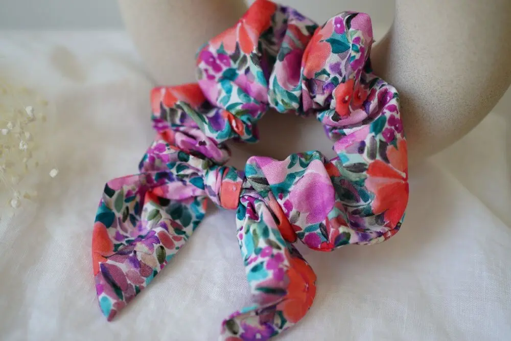 Capucine Haargummi mit Schleife in Pink, Orange und Lila