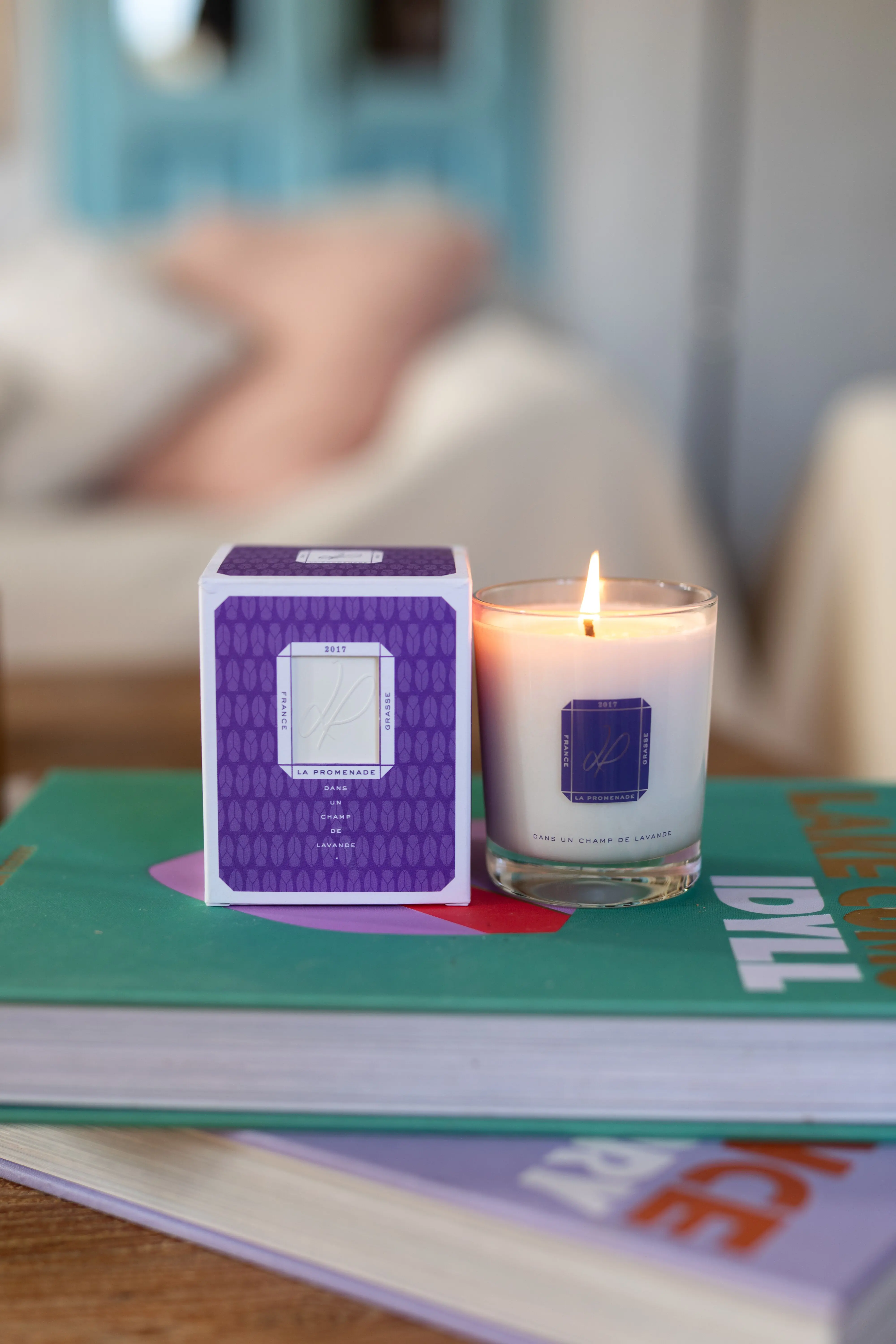 Bougie parfumée - Dans un champ de lavande (cire 100% végétale) - 180g