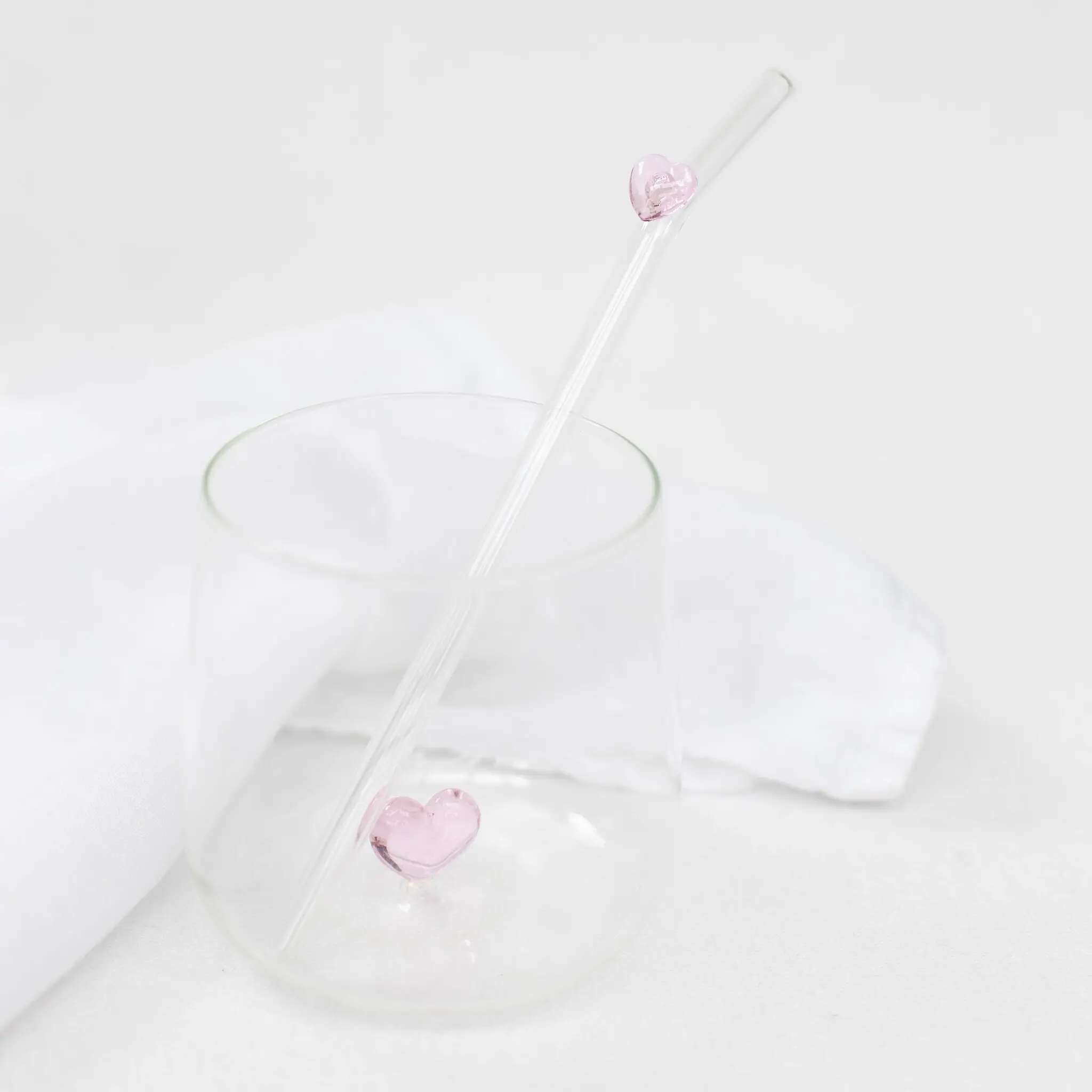 Glasstrohhalme mit rosa Herz
