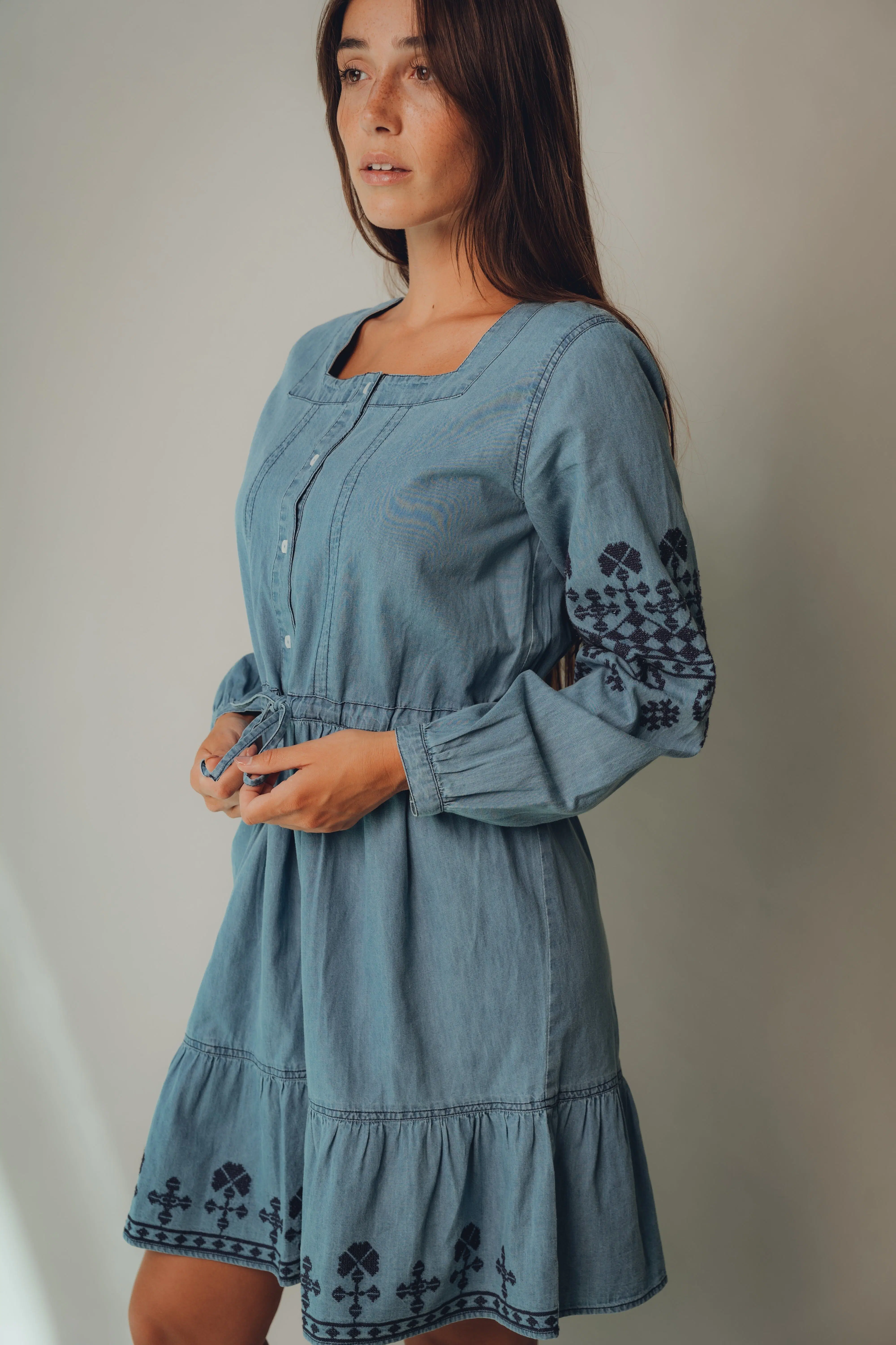 Short Jane Dress – Kleid im Denim-Stil