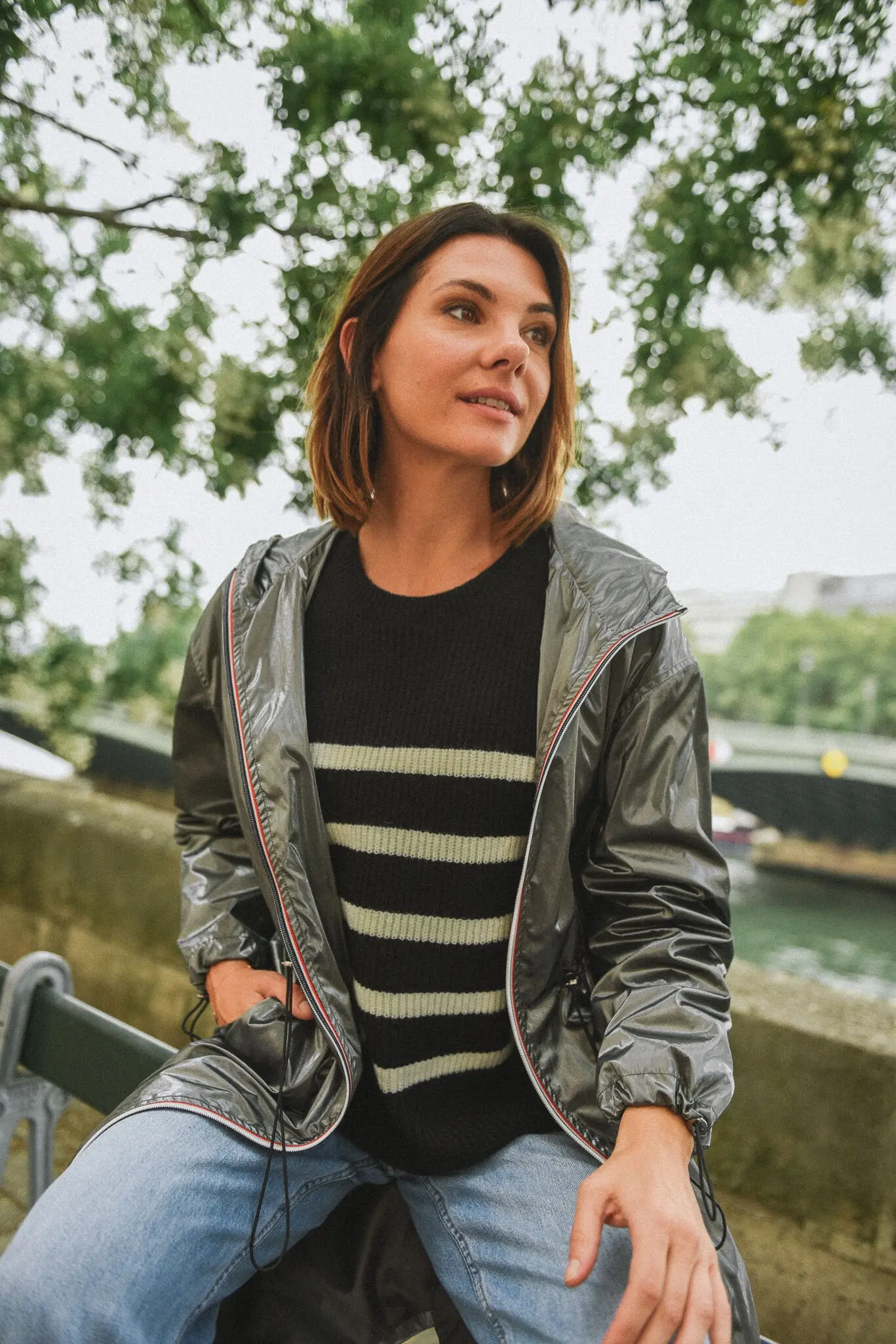 21136- Iridescent short jacket