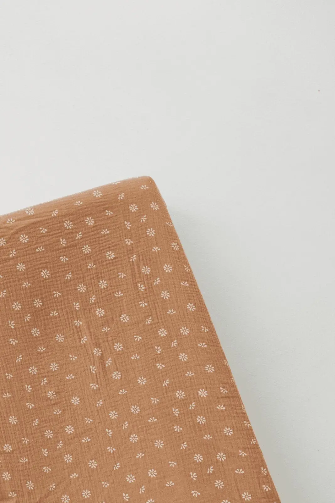 Copri fasciatoio TISU, Caramel Daisy