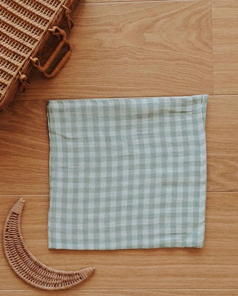 Green-grey gingham blanket - 120cm x 120cm