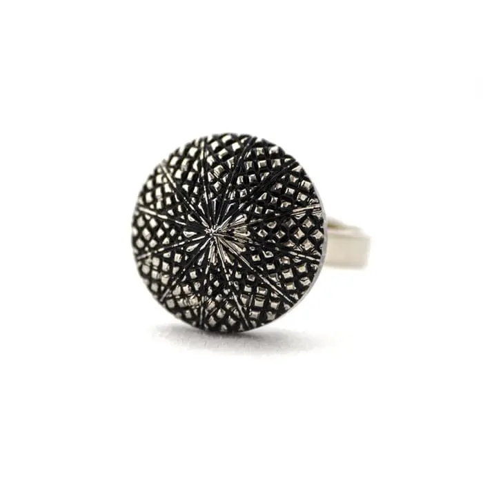 Small silver Victoire ring