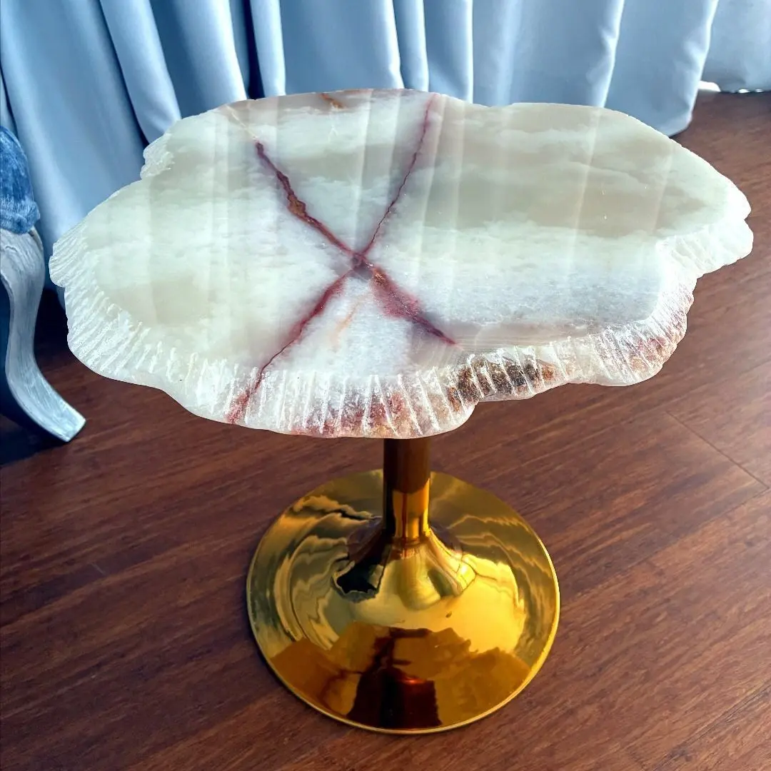 Table basse avec plateau en onyx blanc et piètement en forme de tulipe 40x45x40 cm