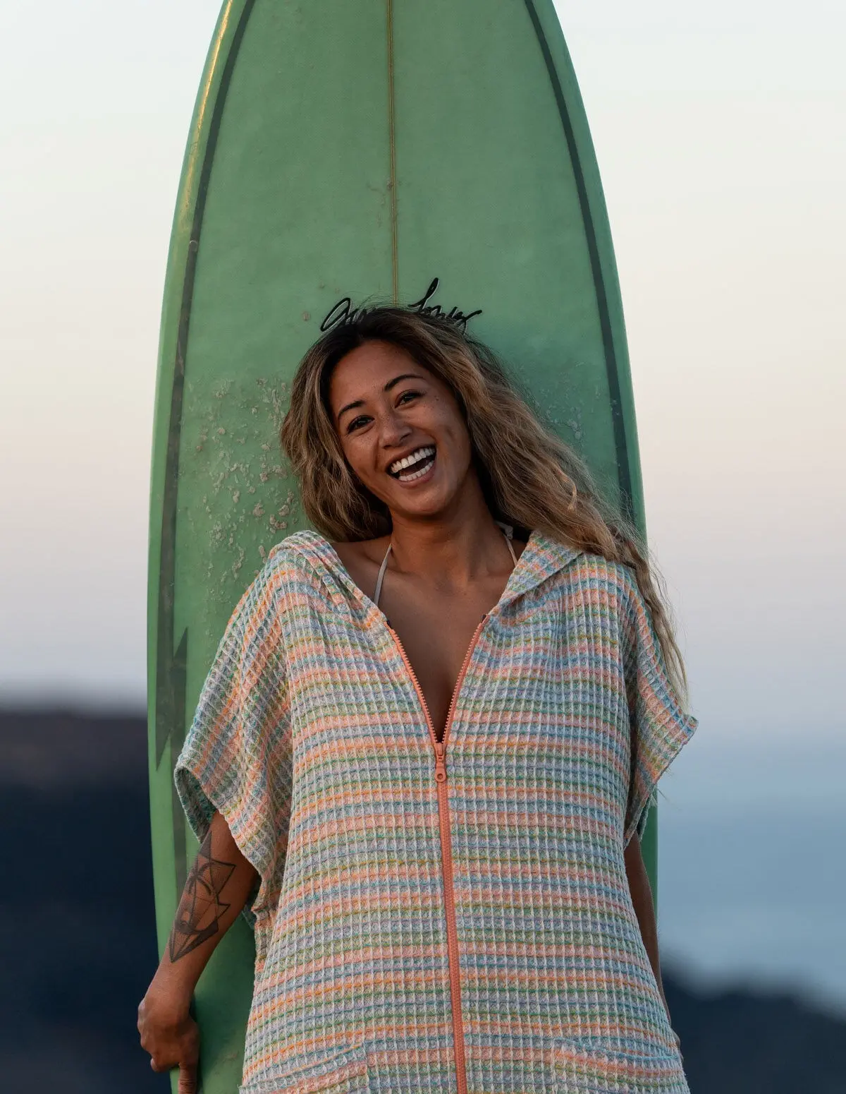 PONCHO DE SURF POUR LA PLAGE OU LA PISCINE, AVEC FERMETURE ÉCLAIR : MODÈLE TUTTI FRUTTI