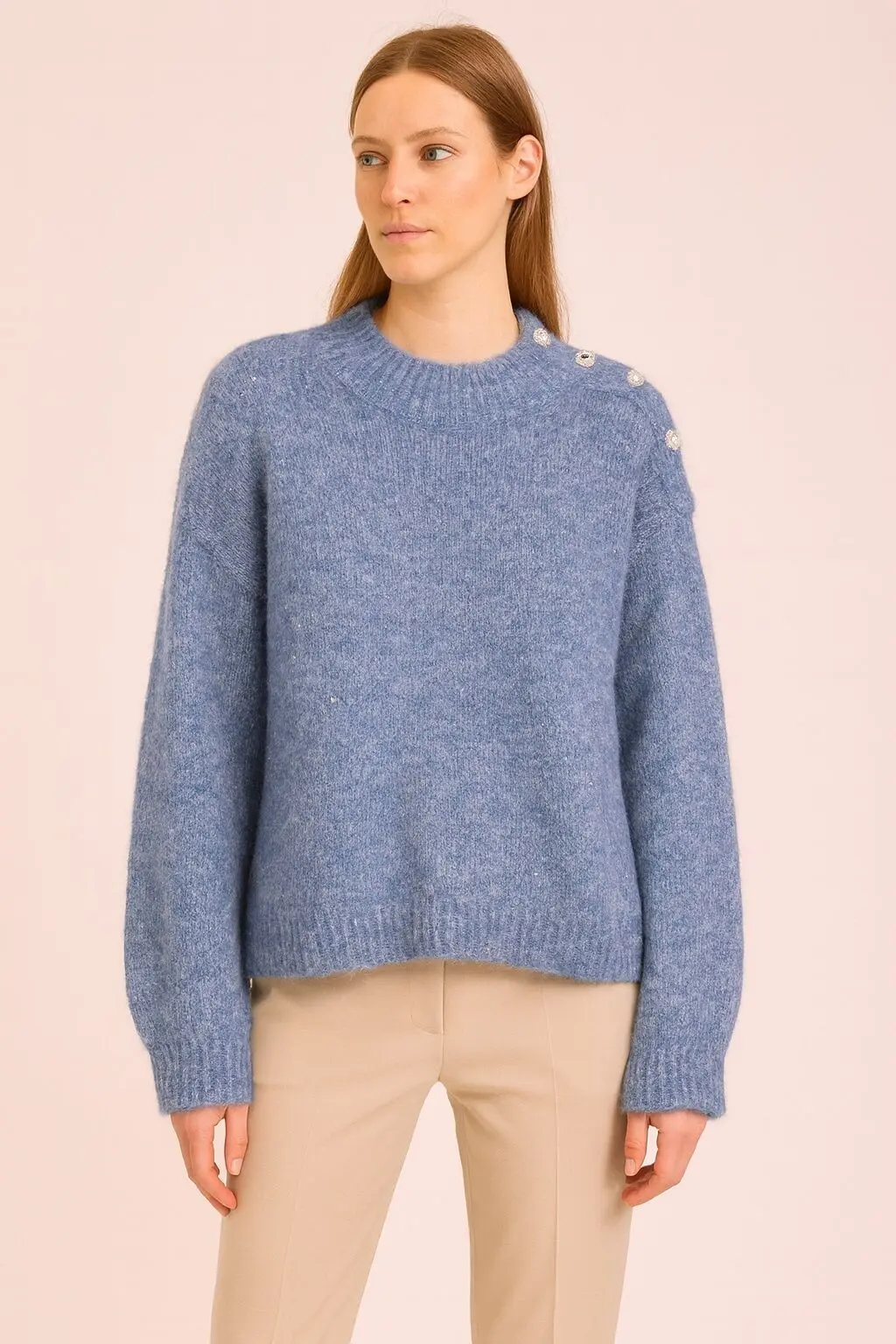 Pull femme à paillettes et boutons bijoux AP119