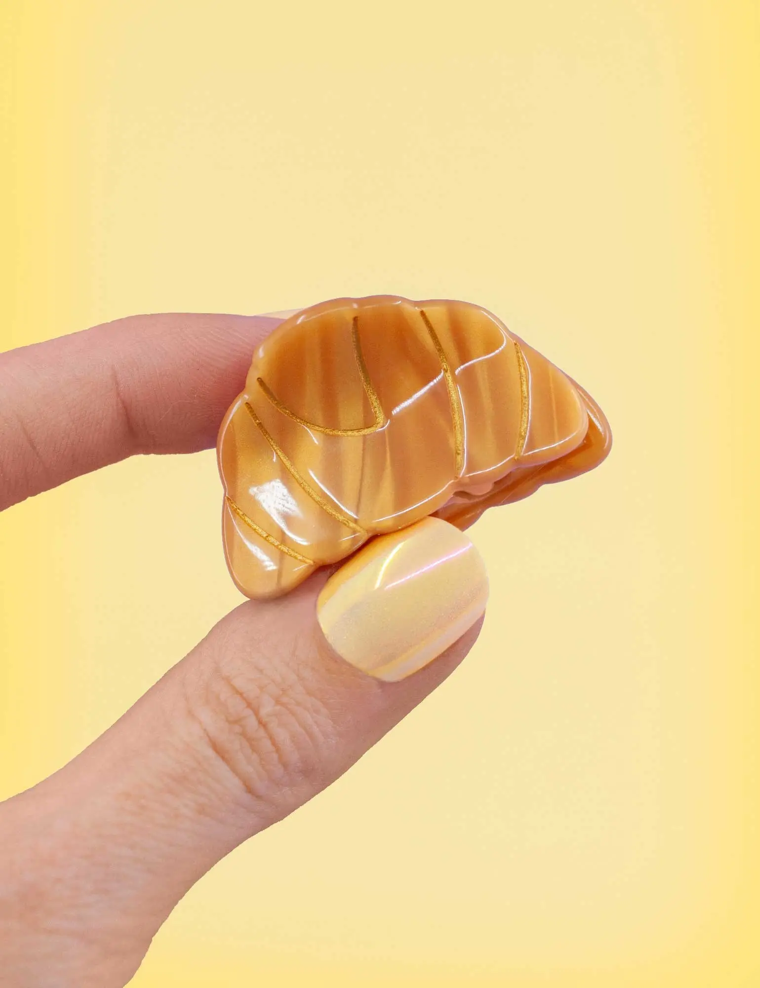 Mini “Croissant” hair clip | Kawaii bakery-style accessory, original product, boutique gift, Parisian souvenir