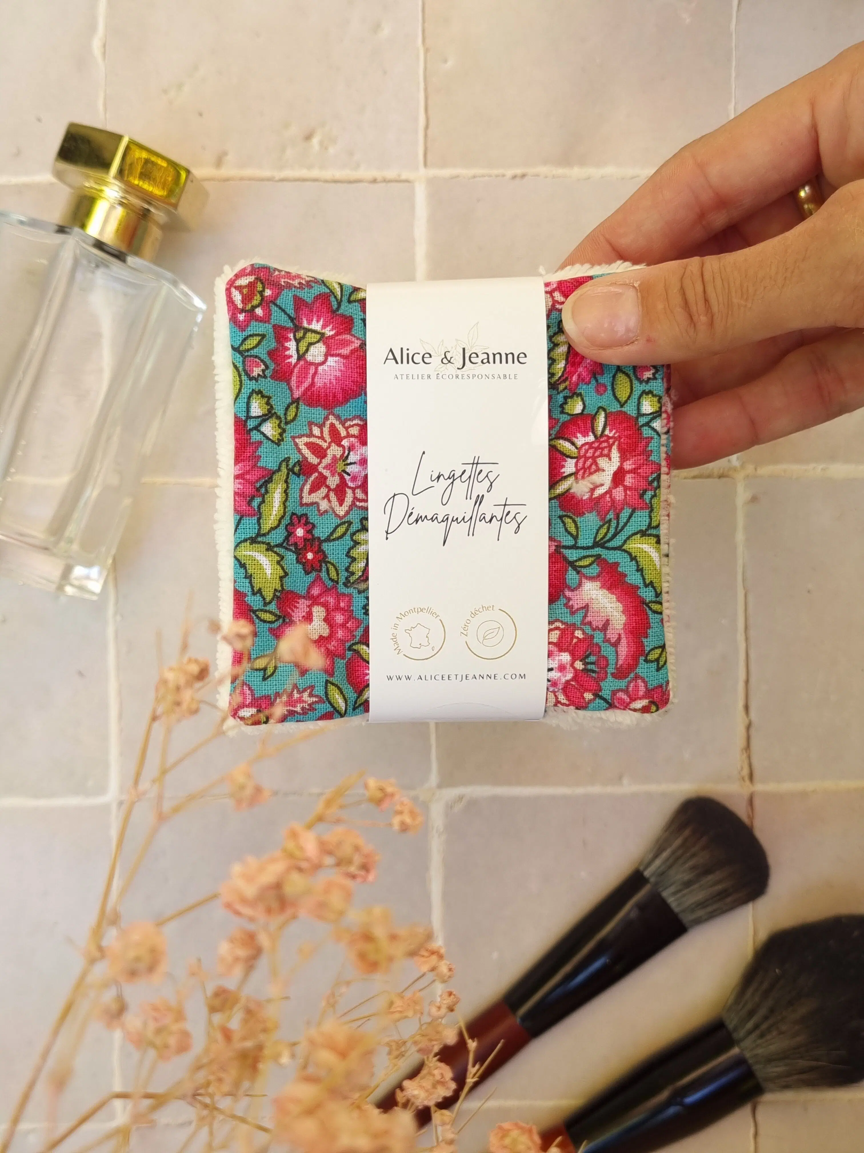 Léa washable makeup remover wipes